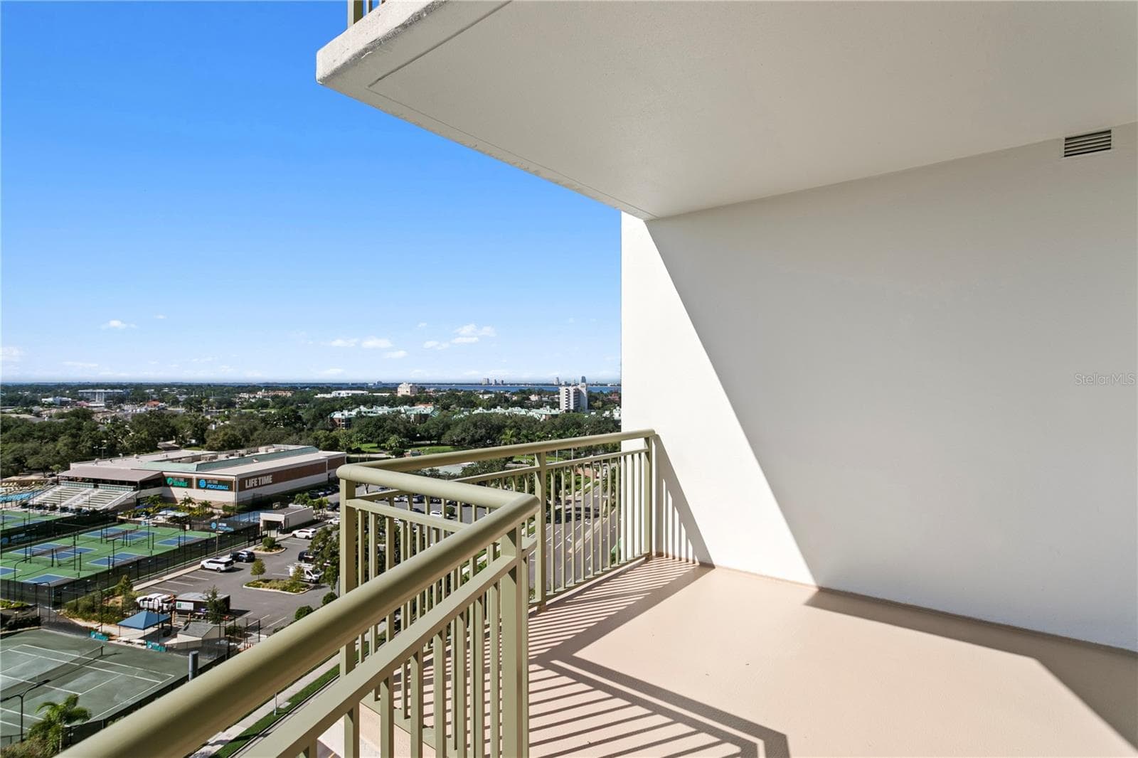 Condominium at 450 KNIGHTS RUN AVE #1004, TAMPA, photo 18 of 60