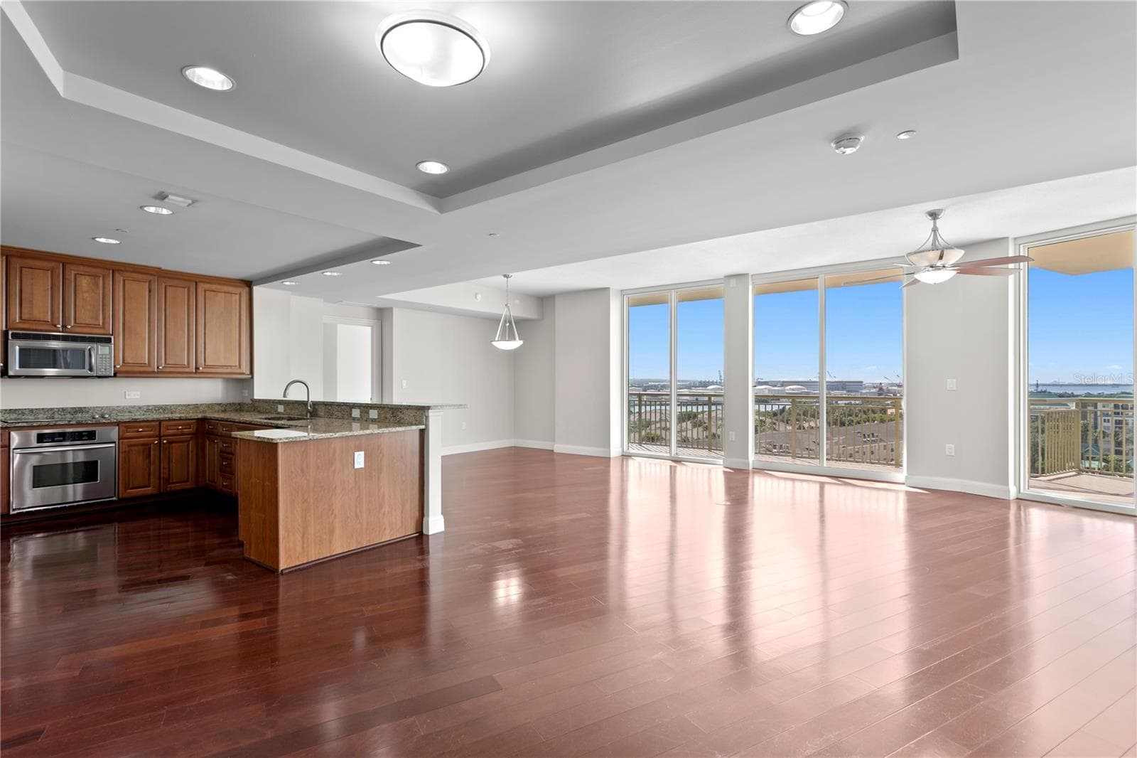 Condominium at 450 KNIGHTS RUN AVE #1004, TAMPA, photo 21 of 60