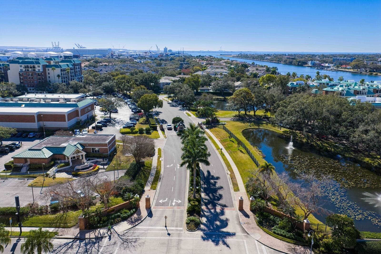 Guard-Gated Entrance to Harbour Island - 908 HARBOUR BAY DR, TAMPA