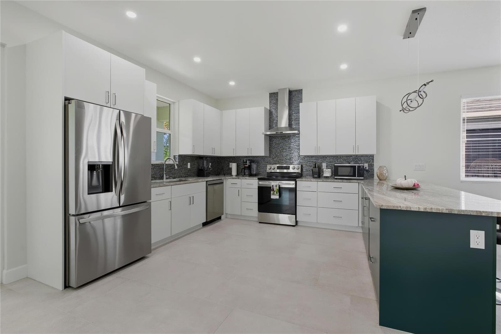 Single Family Residence at 5316 ALTOONA ST, SARASOTA, photo 13 of 39