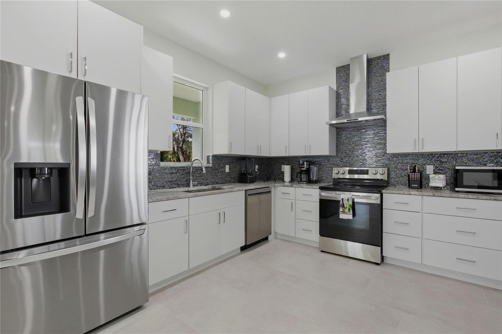 Single Family Residence at 5316 ALTOONA ST, SARASOTA, photo 14 of 39