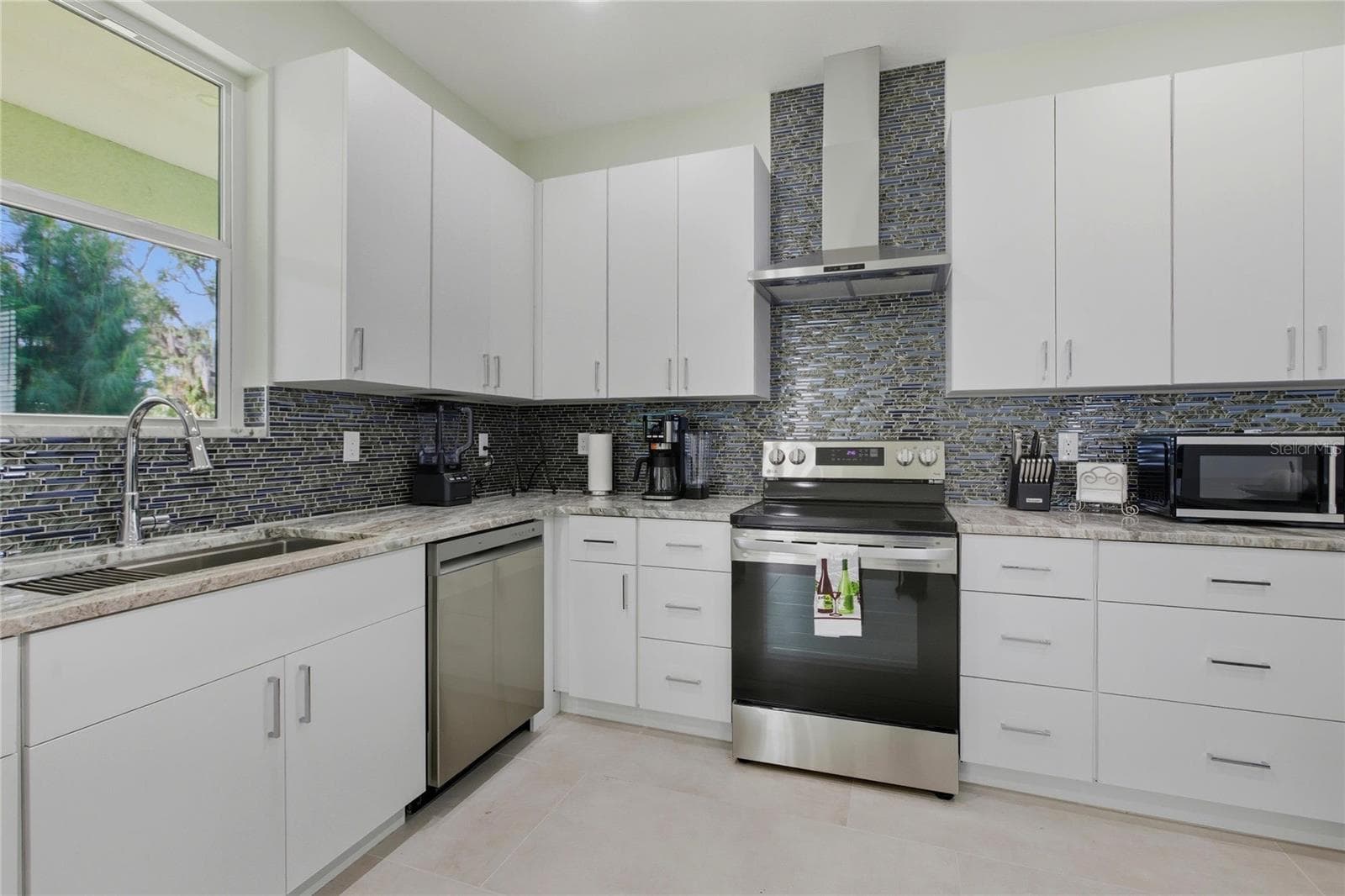 Single Family Residence at 5316 ALTOONA ST, SARASOTA, photo 16 of 39