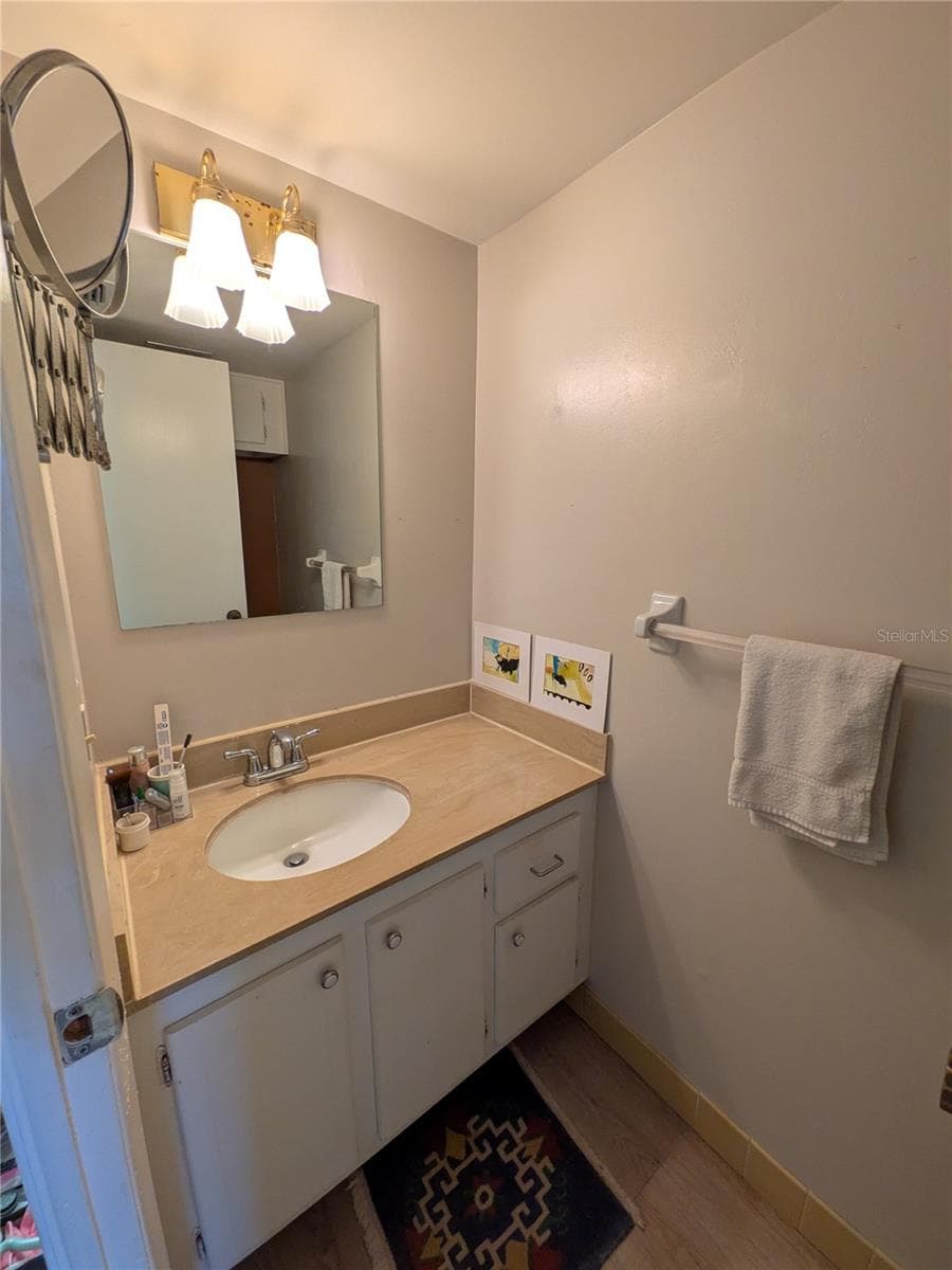 1/2 bath - 4885 1ST ST NE #216, ST PETERSBURG