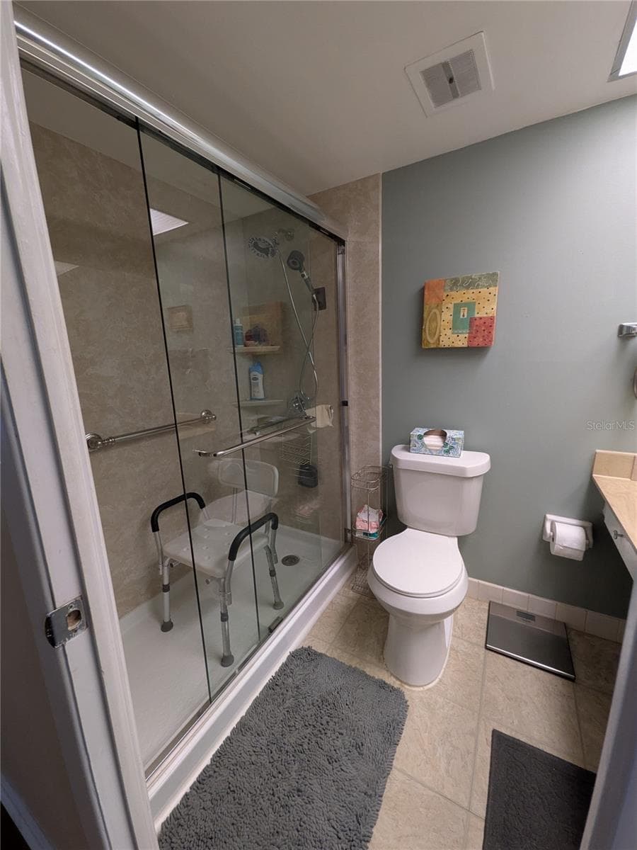 Master bath - 4885 1ST ST NE #216, ST PETERSBURG