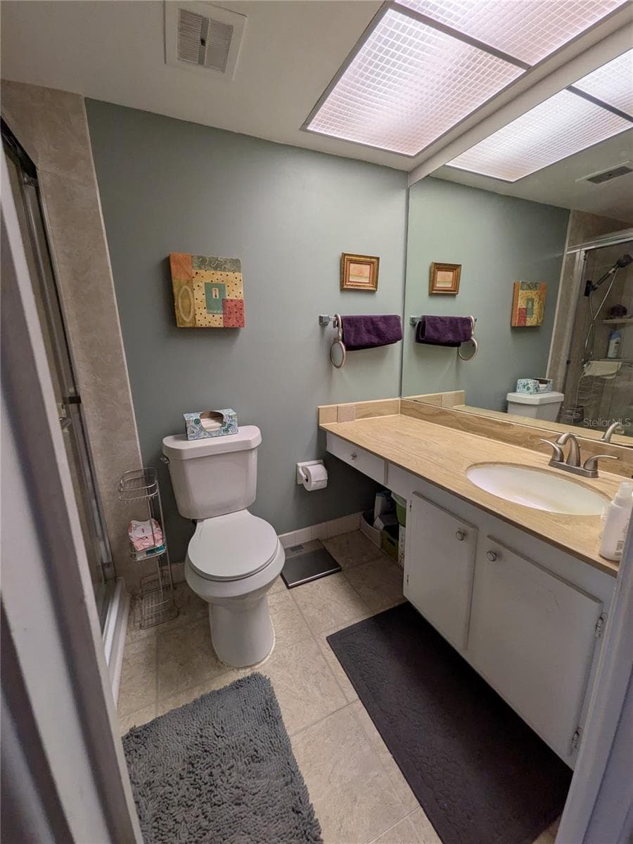Master bath - 4885 1ST ST NE #216, ST PETERSBURG