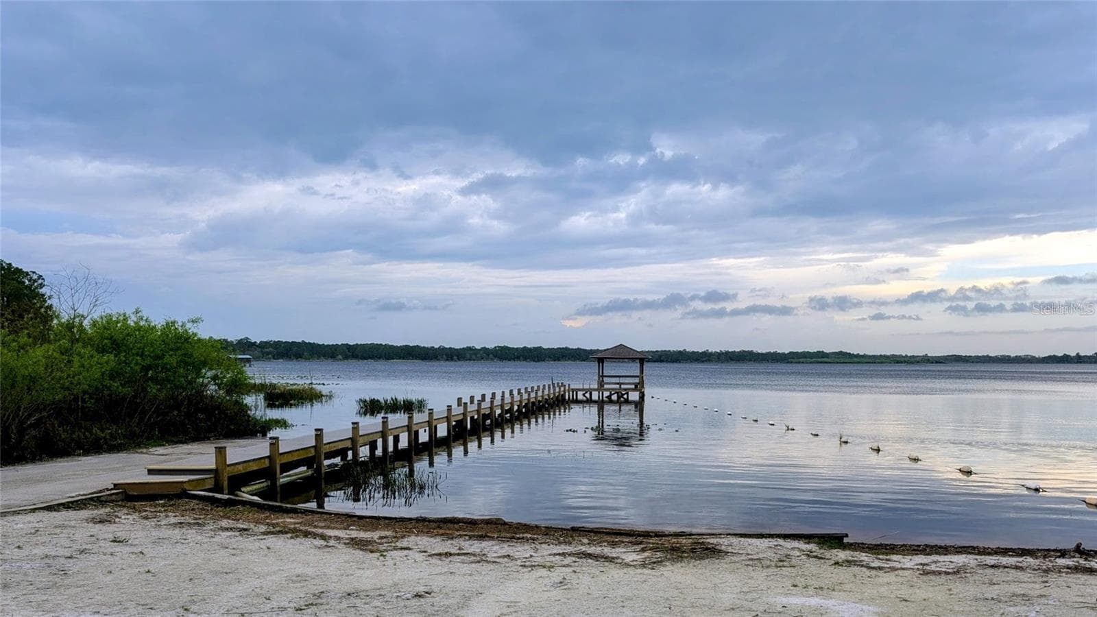 Isle of Pines community lakefront park - 14335 FRESNO DR, ORLANDO