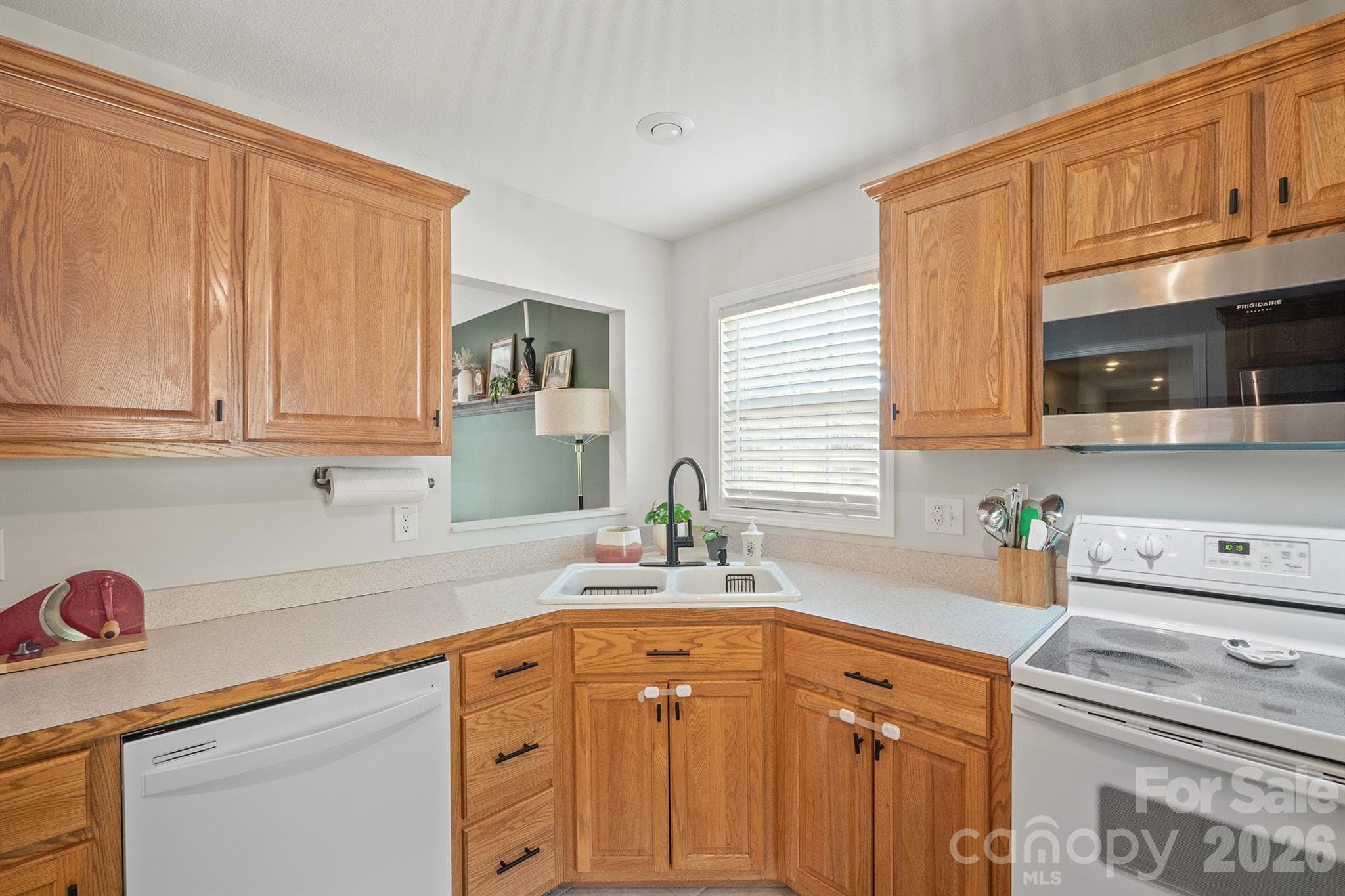 Single Family Residence at 9530 Driftwood Court, Hickory, photo 12 of 47