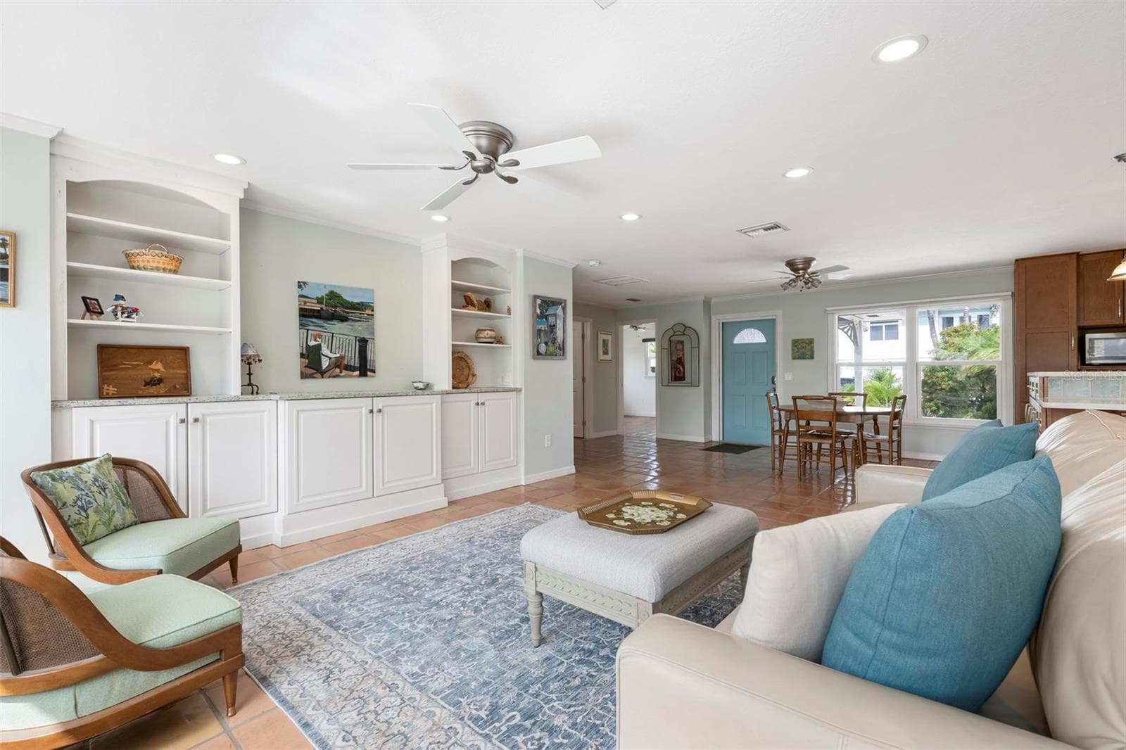 Open concept living and tv area - 503 65TH ST, HOLMES BEACH