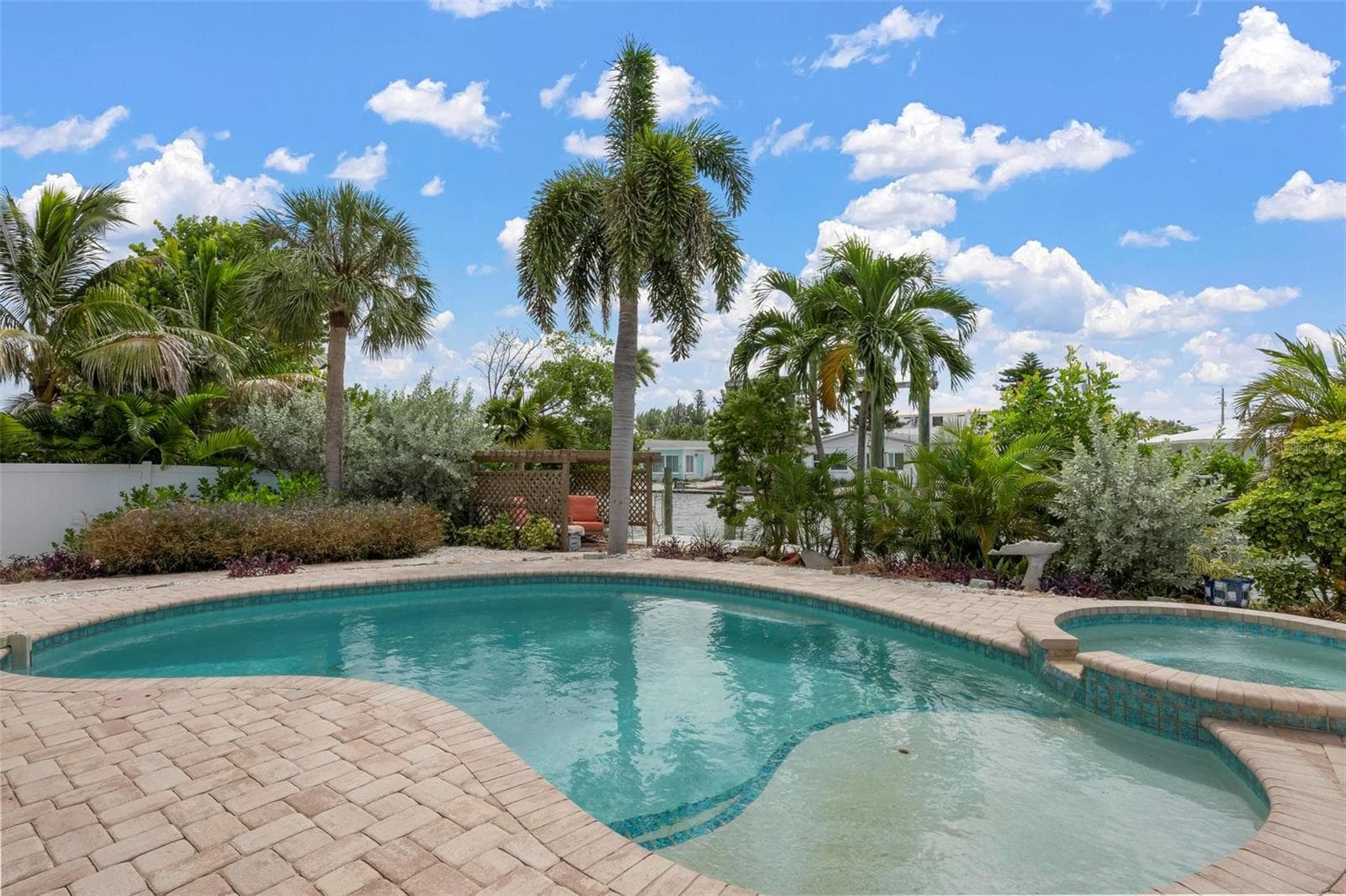 Heated saltwater pool and spa - 503 65TH ST, HOLMES BEACH