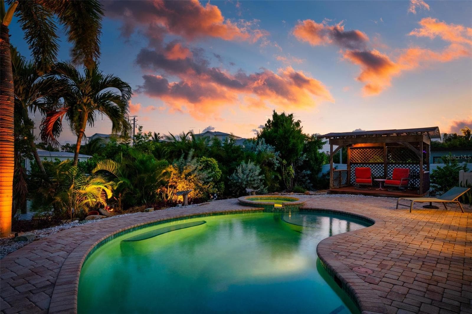 Heated saltwater pool and spa with southern exposure. - 503 65TH ST, HOLMES BEACH
