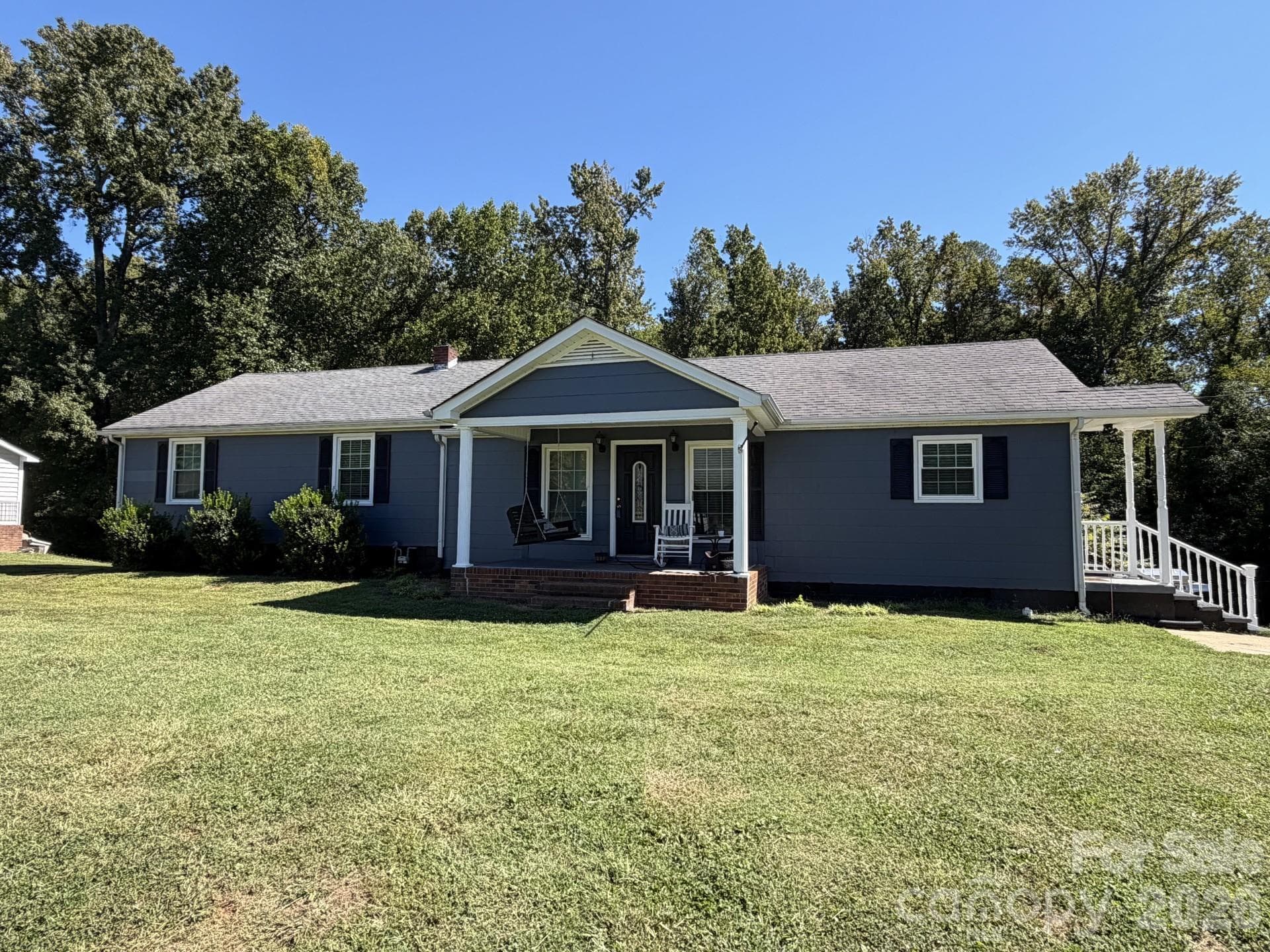 Single Family Residence at 636 Willis Road, Dallas, photo 2 of 17