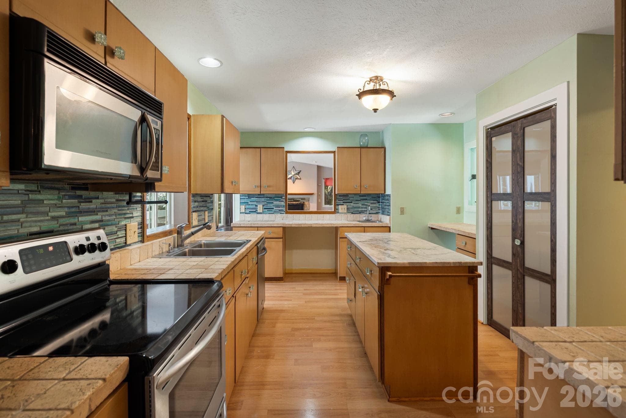 Single Family Residence at Hendersonville, photo 11 of 64