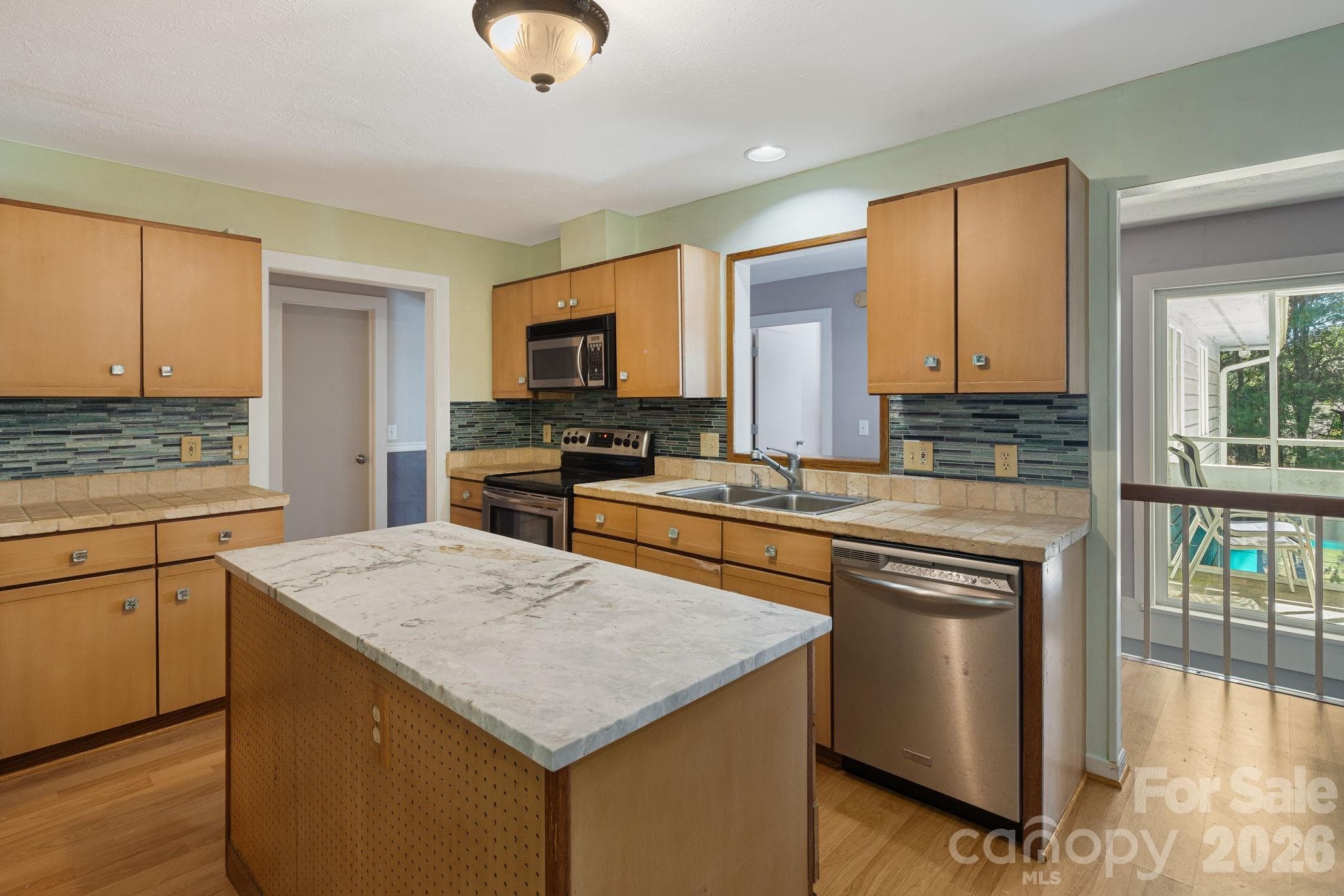 Single Family Residence at Hendersonville, photo 13 of 64