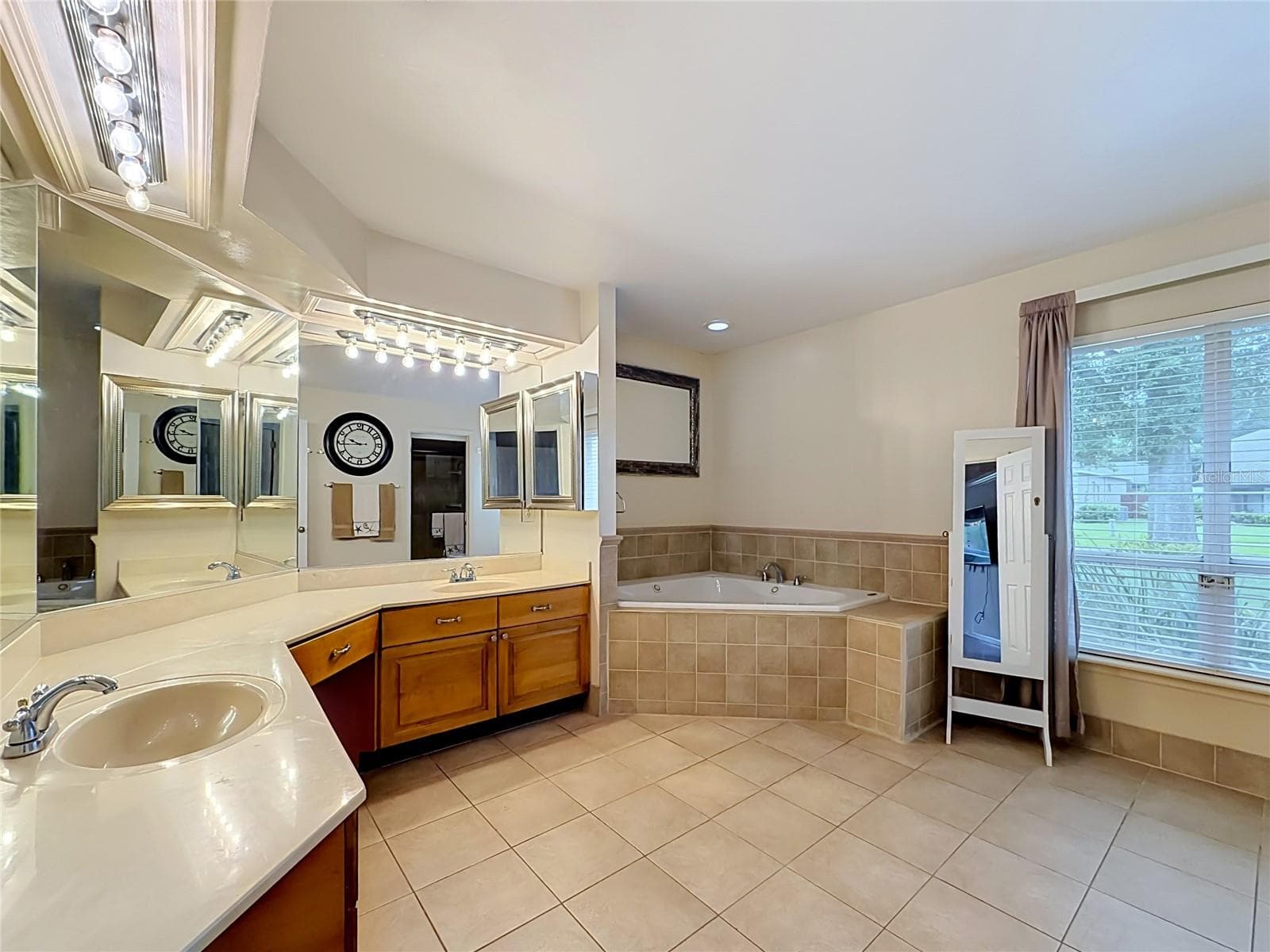 Single Family Residence at 5427 SAGO PALM CT, ORLANDO, photo 28 of 49