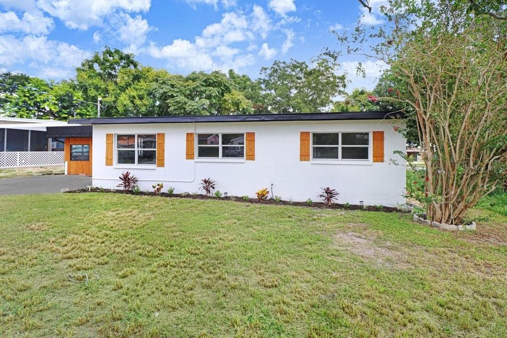 Single Family Residence at 124 EDGEWATER DR, WINTER HAVEN, photo 3 of 39