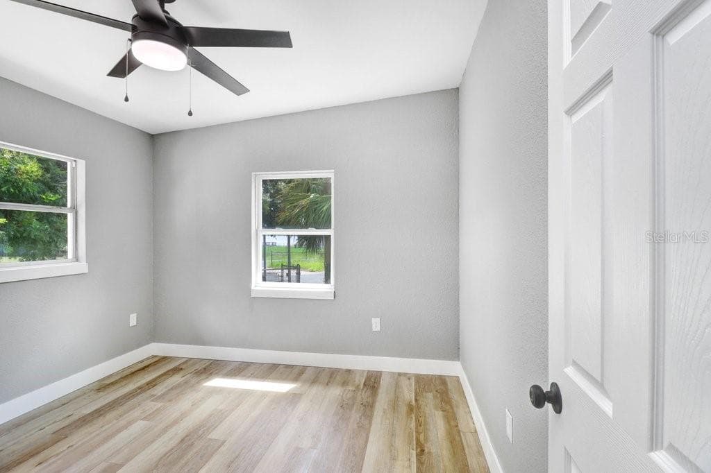 Single Family Residence at 124 EDGEWATER DR, WINTER HAVEN, photo 19 of 39