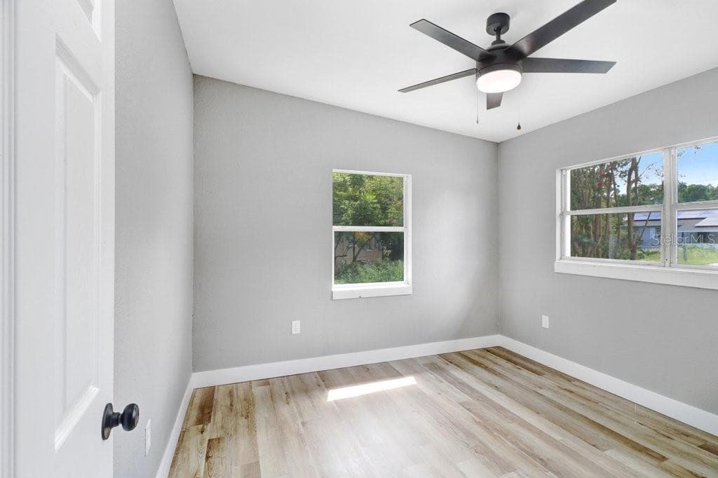 Single Family Residence at 124 EDGEWATER DR, WINTER HAVEN, photo 21 of 39