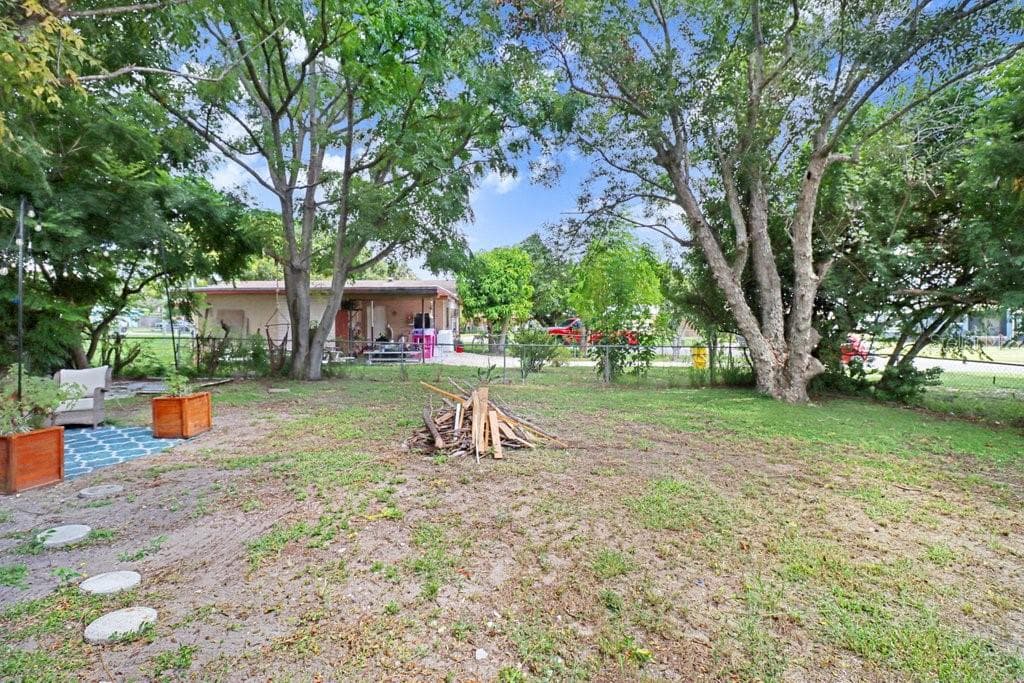 Single Family Residence at 124 EDGEWATER DR, WINTER HAVEN, photo 28 of 39