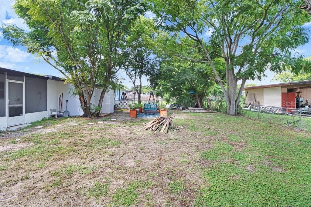 Single Family Residence at 124 EDGEWATER DR, WINTER HAVEN, photo 29 of 39