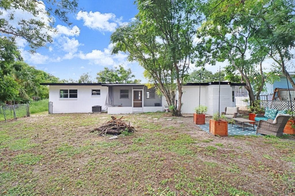 Single Family Residence at 124 EDGEWATER DR, WINTER HAVEN, photo 31 of 39