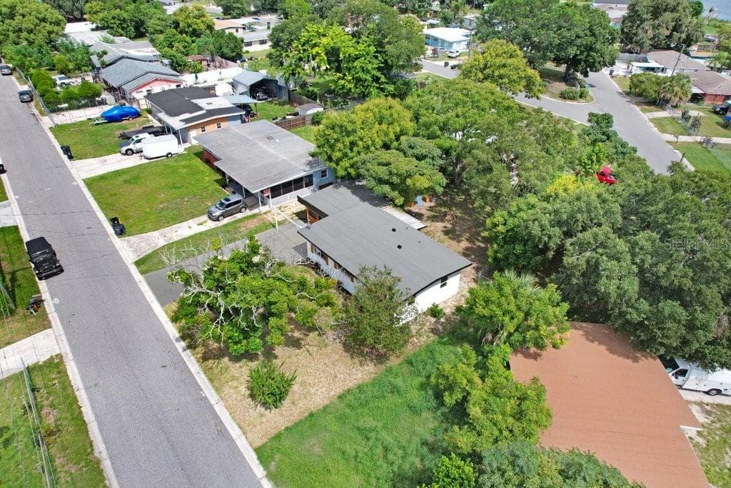 Single Family Residence at 124 EDGEWATER DR, WINTER HAVEN, photo 34 of 39