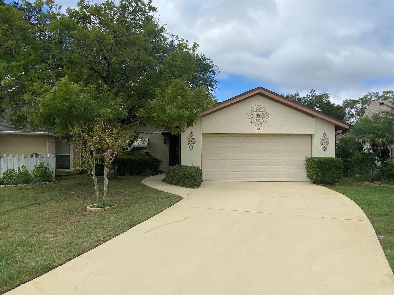1120 DAPPLED ELM LN LN