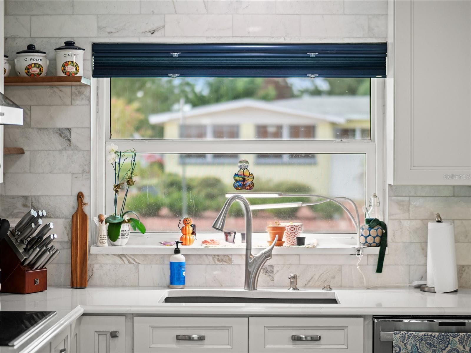 Natural light abounds. - 1210 CANBERRA AVE, ORLANDO