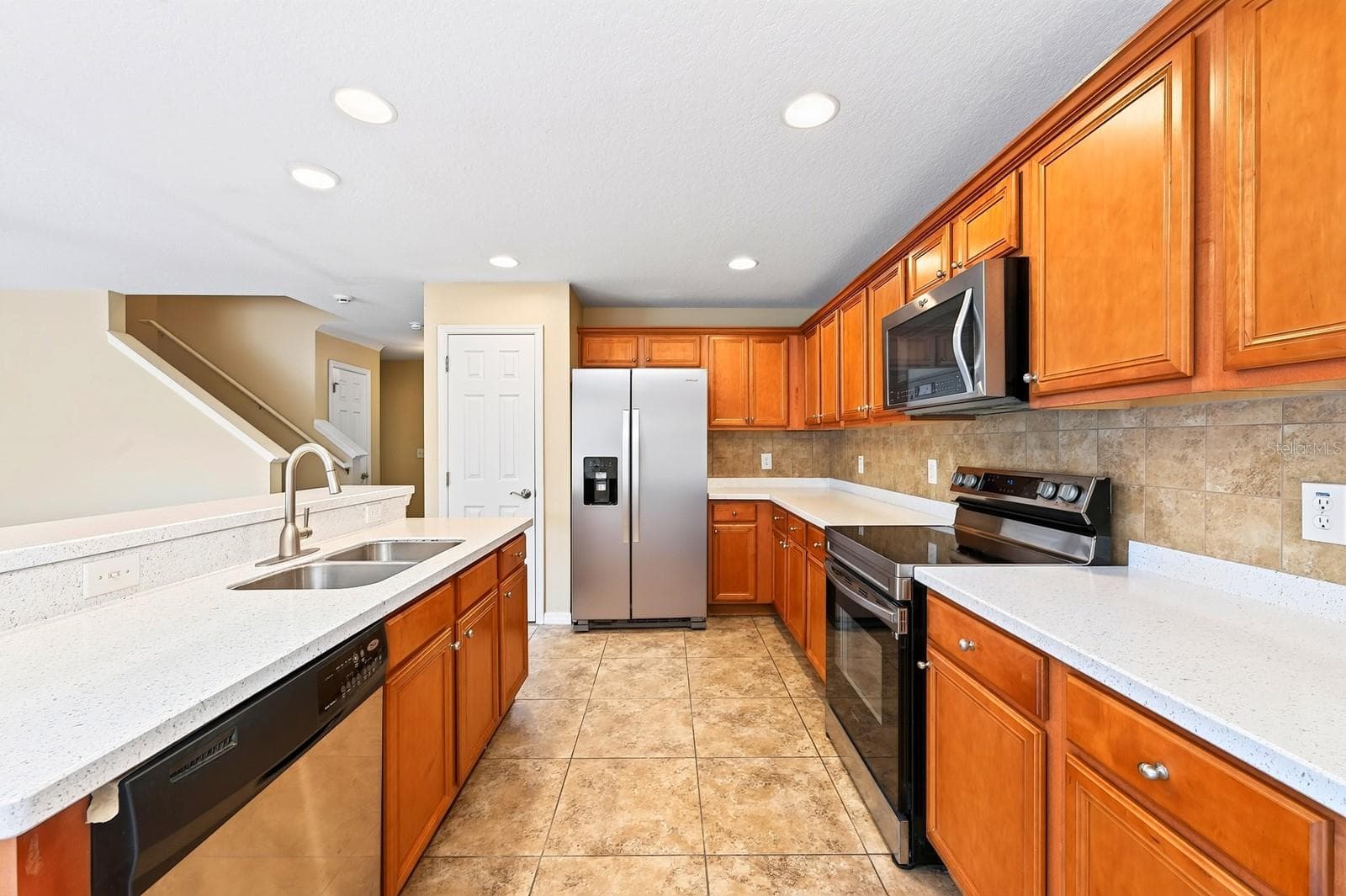 Kitchen has brand new countertops. - 2564 ABEY BLANCO DR, ORLANDO