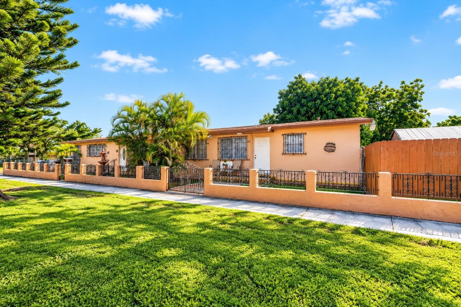Single Family Residence at 500 E 40TH ST, HIALEAH, photo 3 of 36