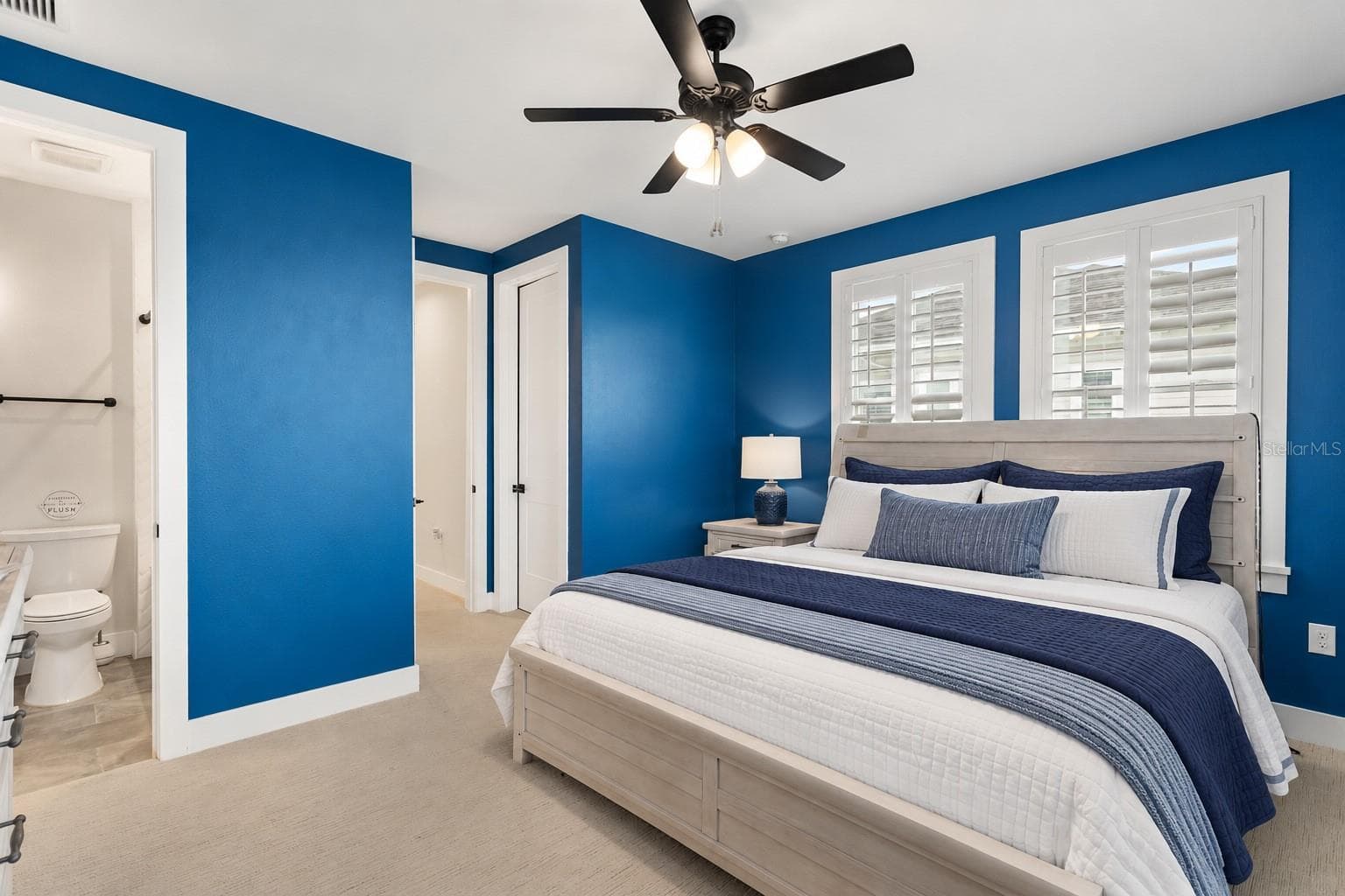 SECOND STORY | 4TH BEDROOM/JACK & JILL. On back side of property facing conservation. Virtual Staged: removed - leaning mirror, wall pictures, items side table. Added: Bedding, lamp. - 907 CELADON ST, WINTER GARDEN
