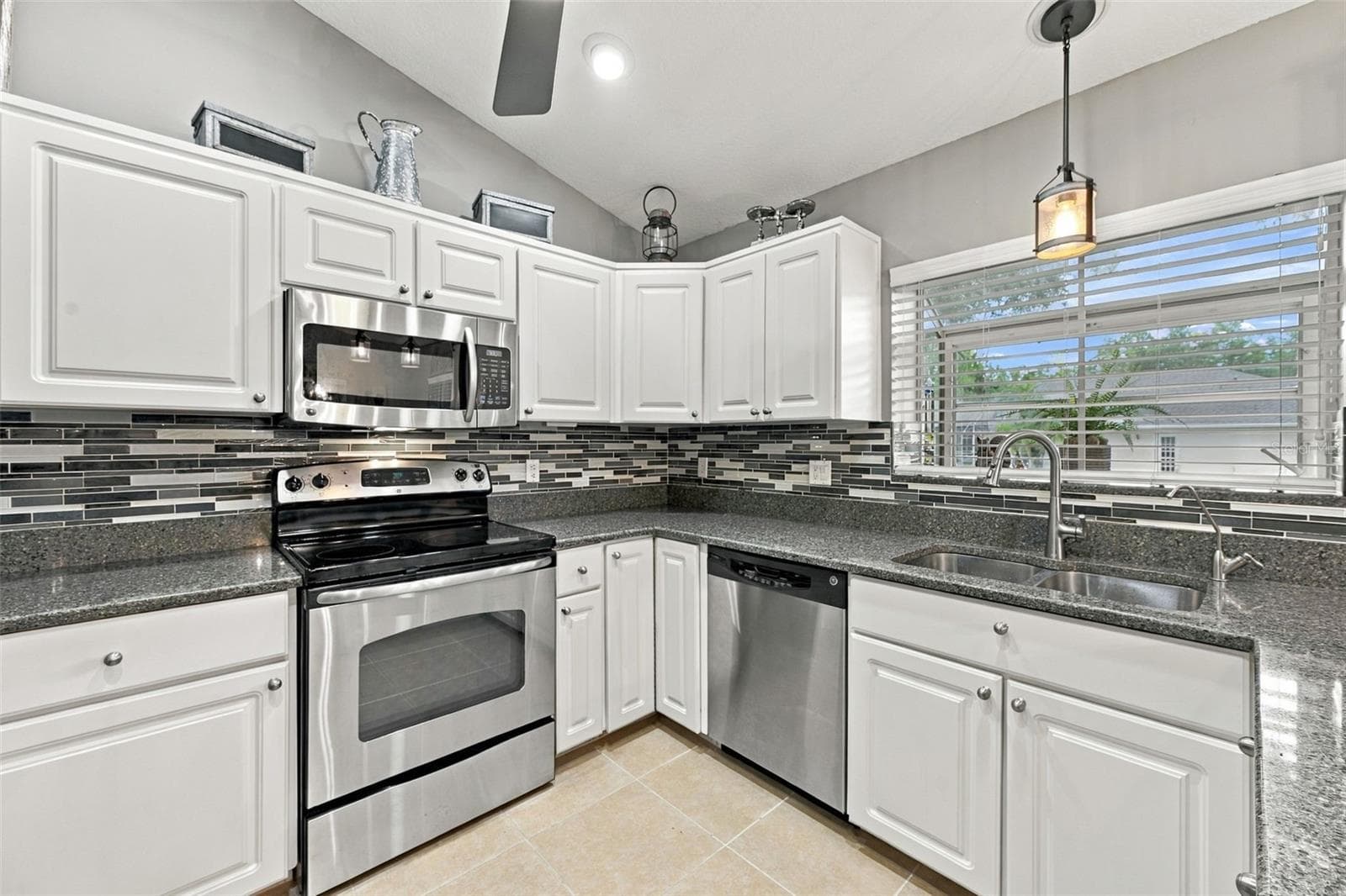 Single Family Residence at 1411 STROUD CT, NEW PORT RICHEY, photo 19 of 61