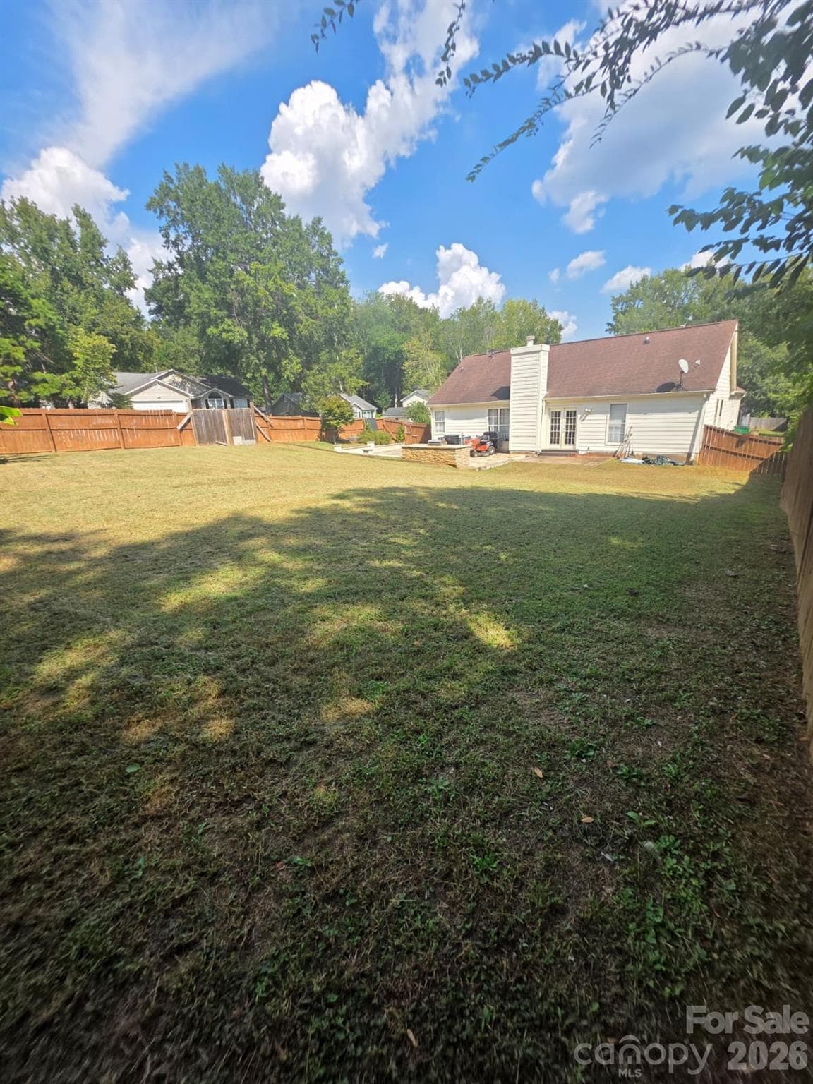 Single Family Residence at 11619 Bowsby Court, Charlotte, photo 2 of 9