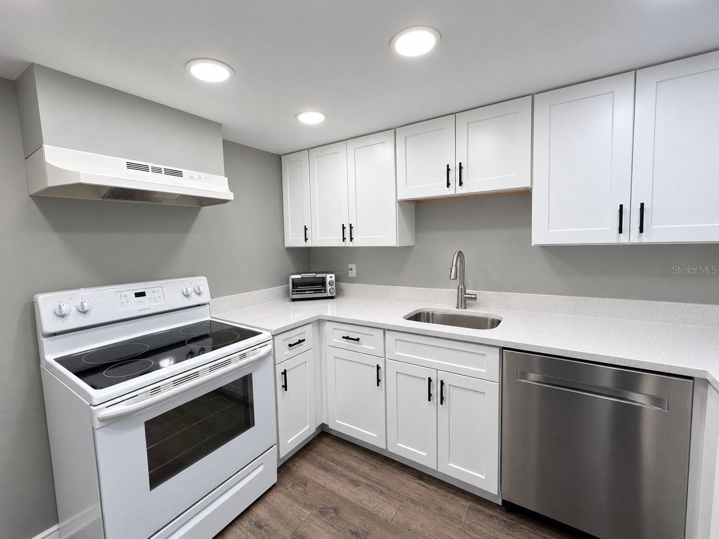 Updated kitchen - 693 MIDWAY DR #A, OCALA