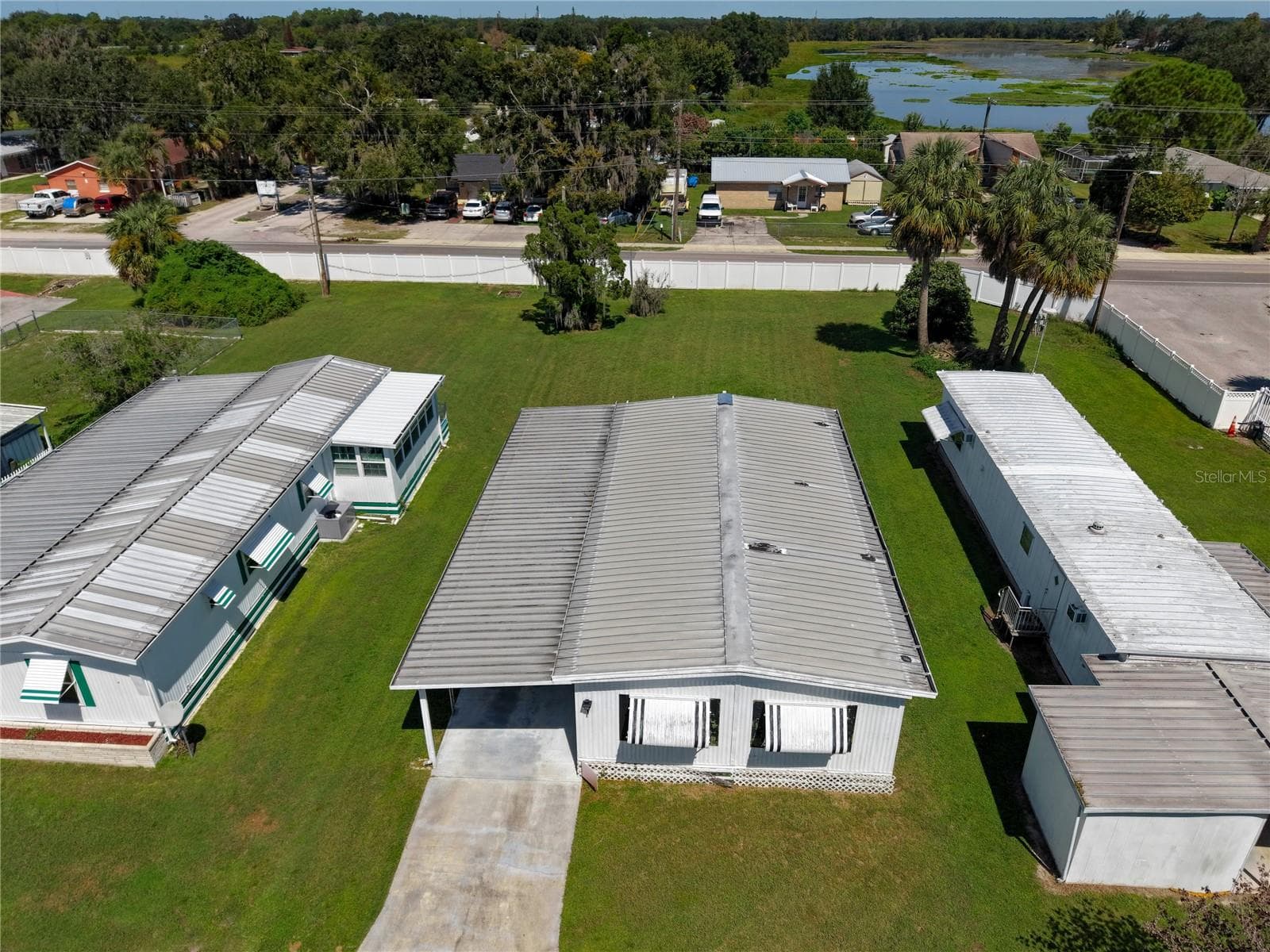 Mobile Home at 3019 REDBUD LN, LAKELAND, photo 2 of 31