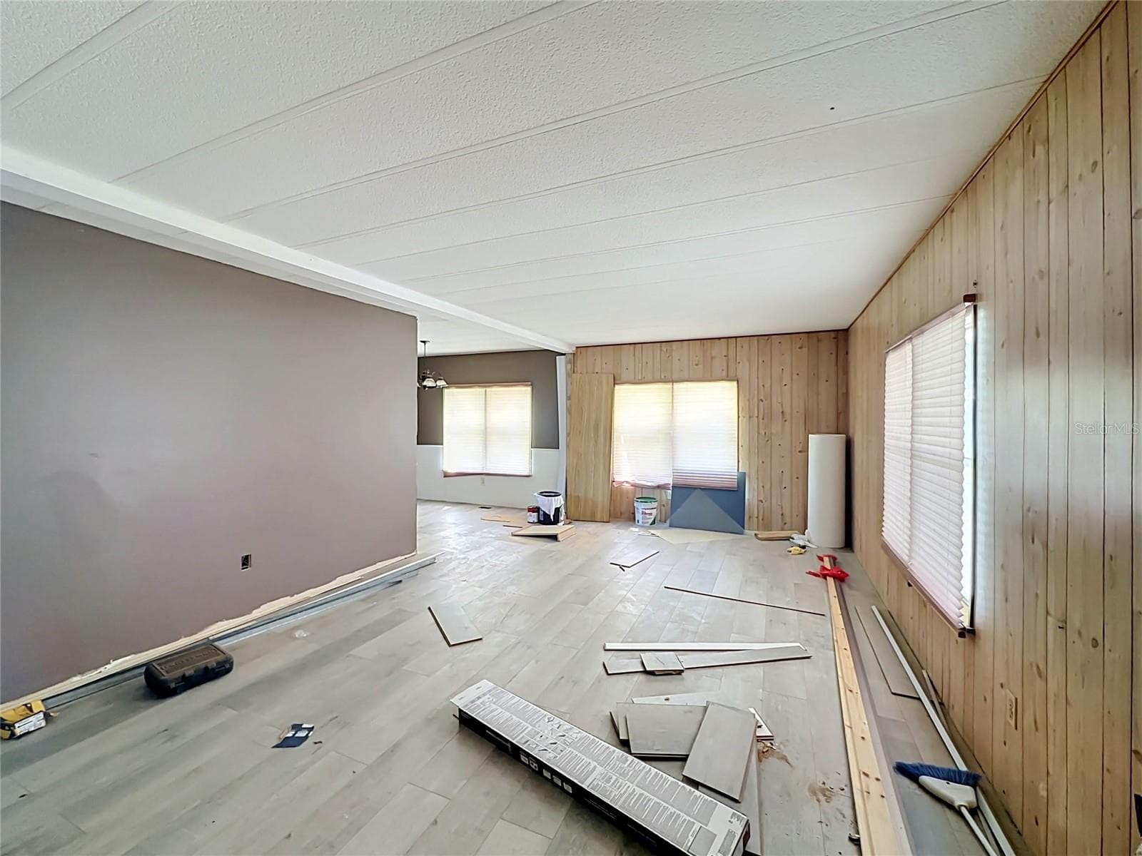 Mobile Home at 3019 REDBUD LN, LAKELAND, photo 5 of 31