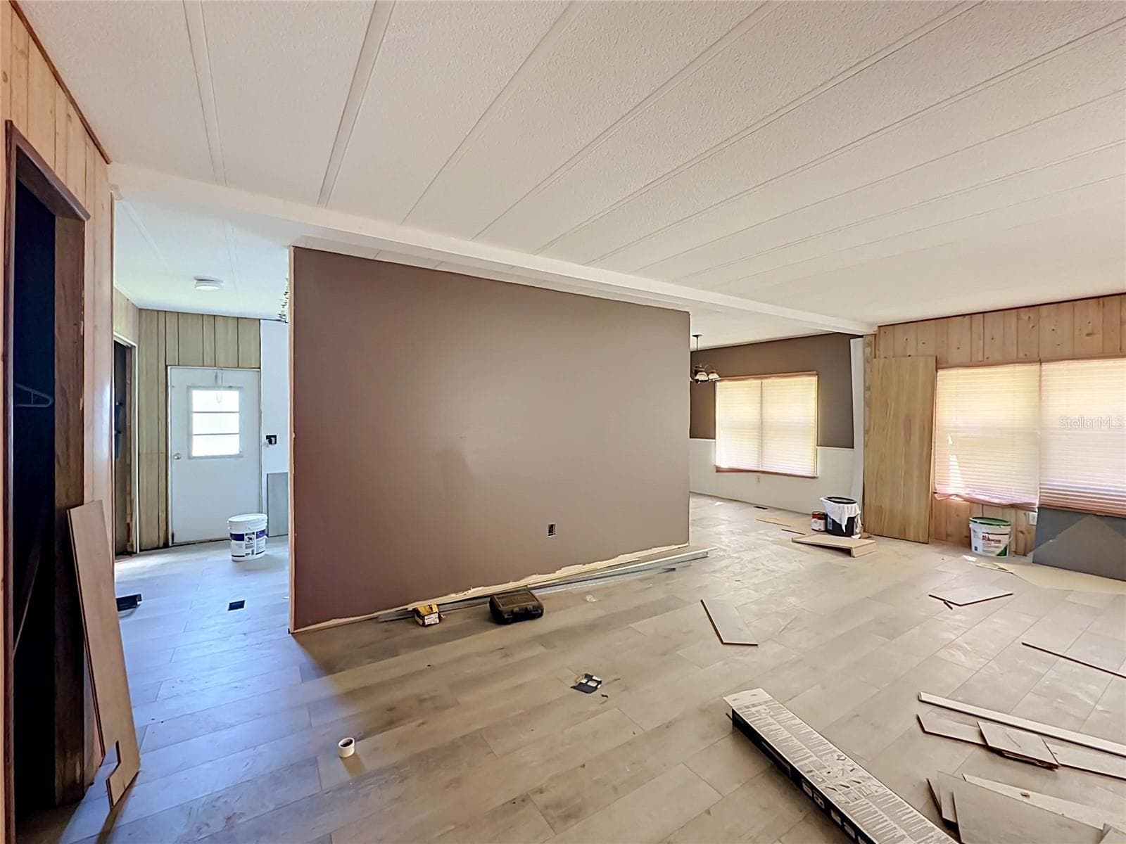 Mobile Home at 3019 REDBUD LN, LAKELAND, photo 6 of 31
