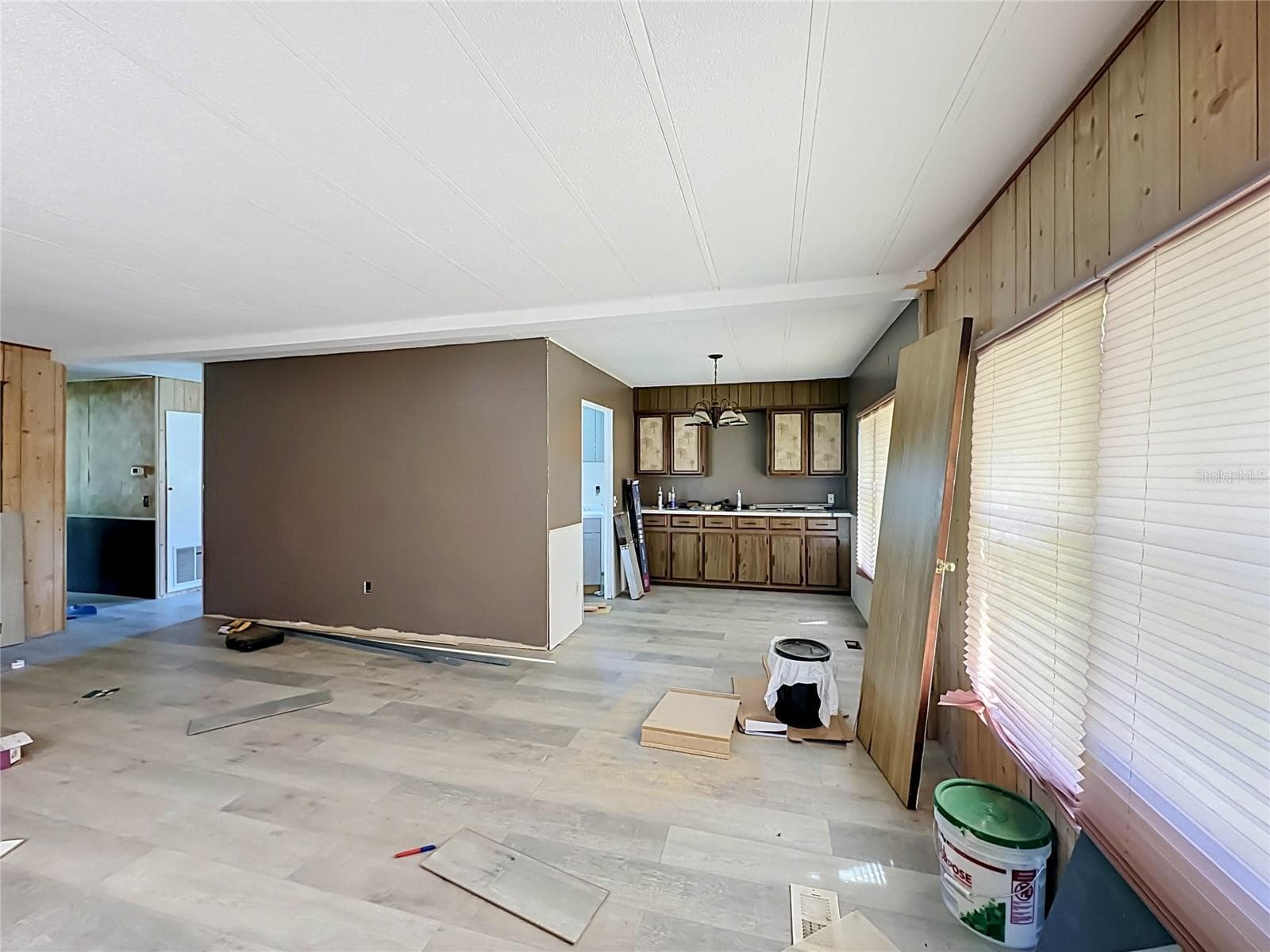 Mobile Home at 3019 REDBUD LN, LAKELAND, photo 8 of 31