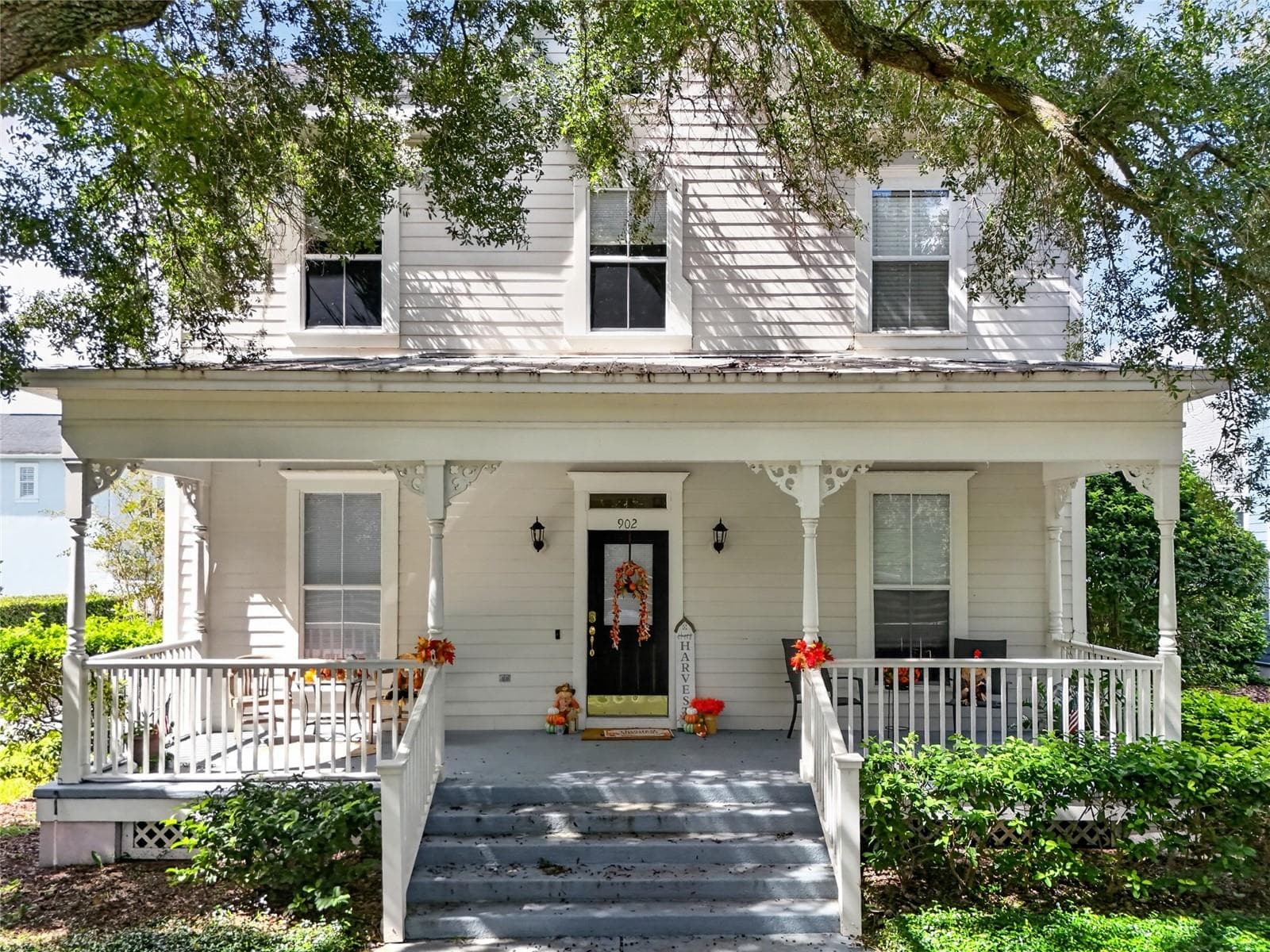 902 WATERSIDE DR