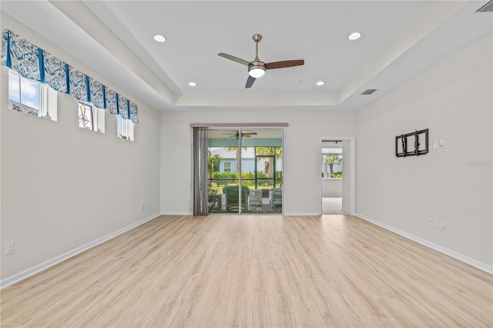 Transom Windows Allow More Natural Light - 466 MARGARITAVILLE AVE, DAYTONA BEACH