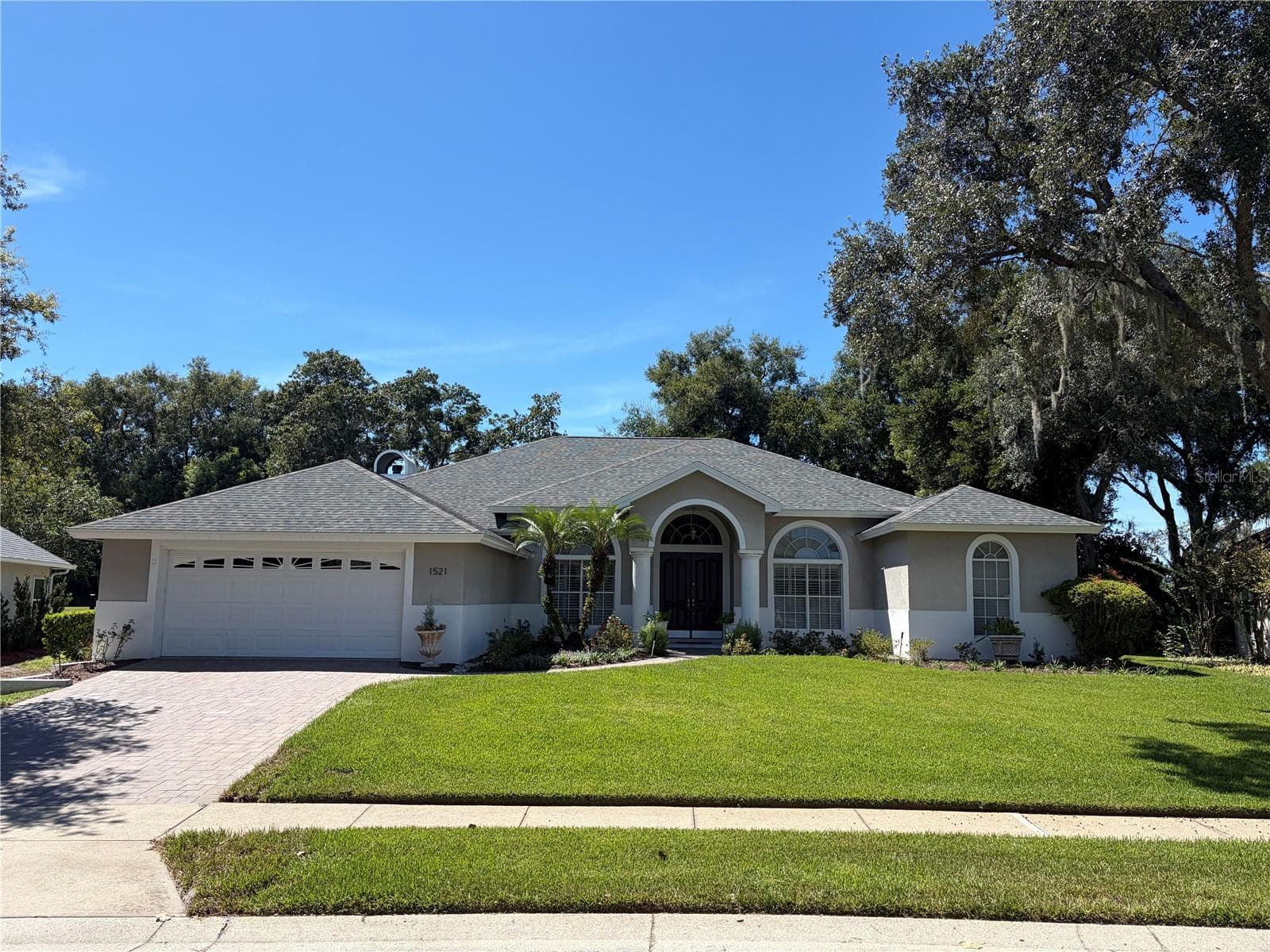 1521 EDGEWATER DR