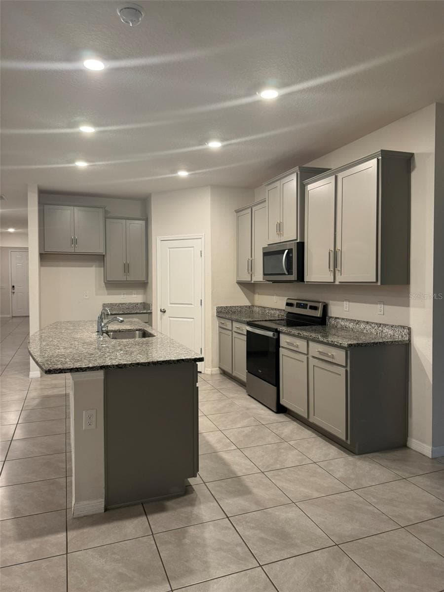 Single Family Residence at 12463 SHINING WILLOW ST, RIVERVIEW, photo 5 of 32