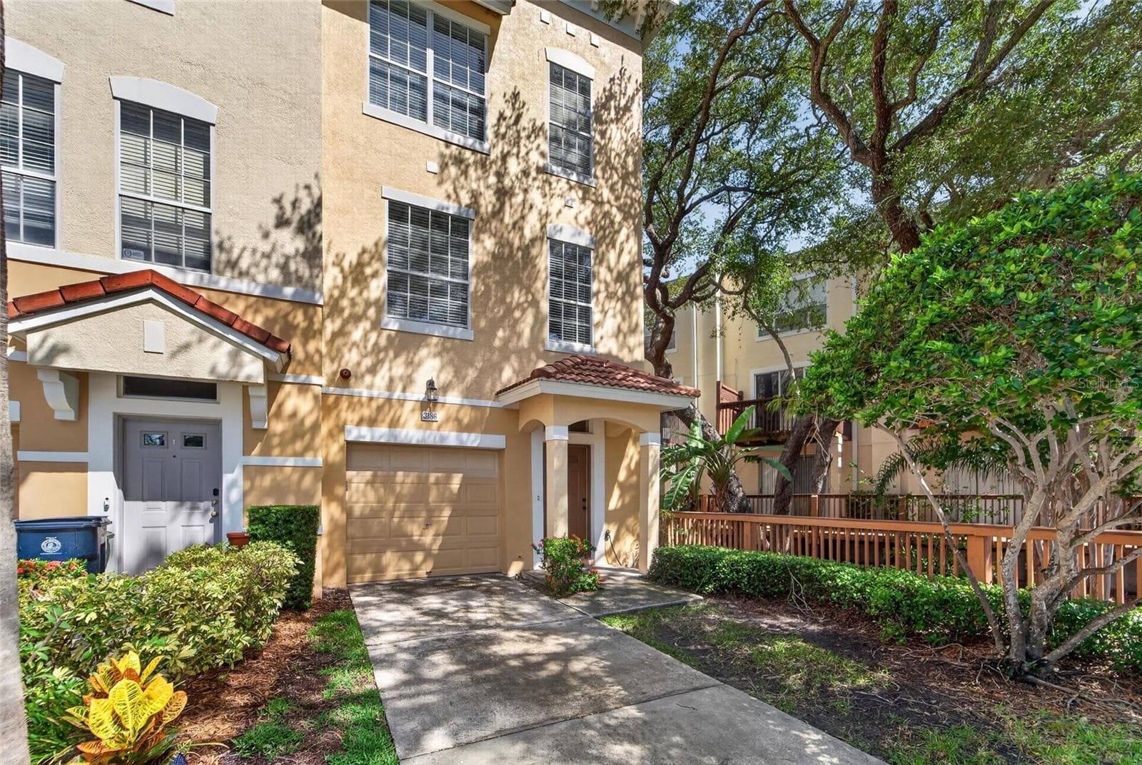 Townhouse at 3186 BAYSHORE OAKS DR, TAMPA, photo 3 of 60