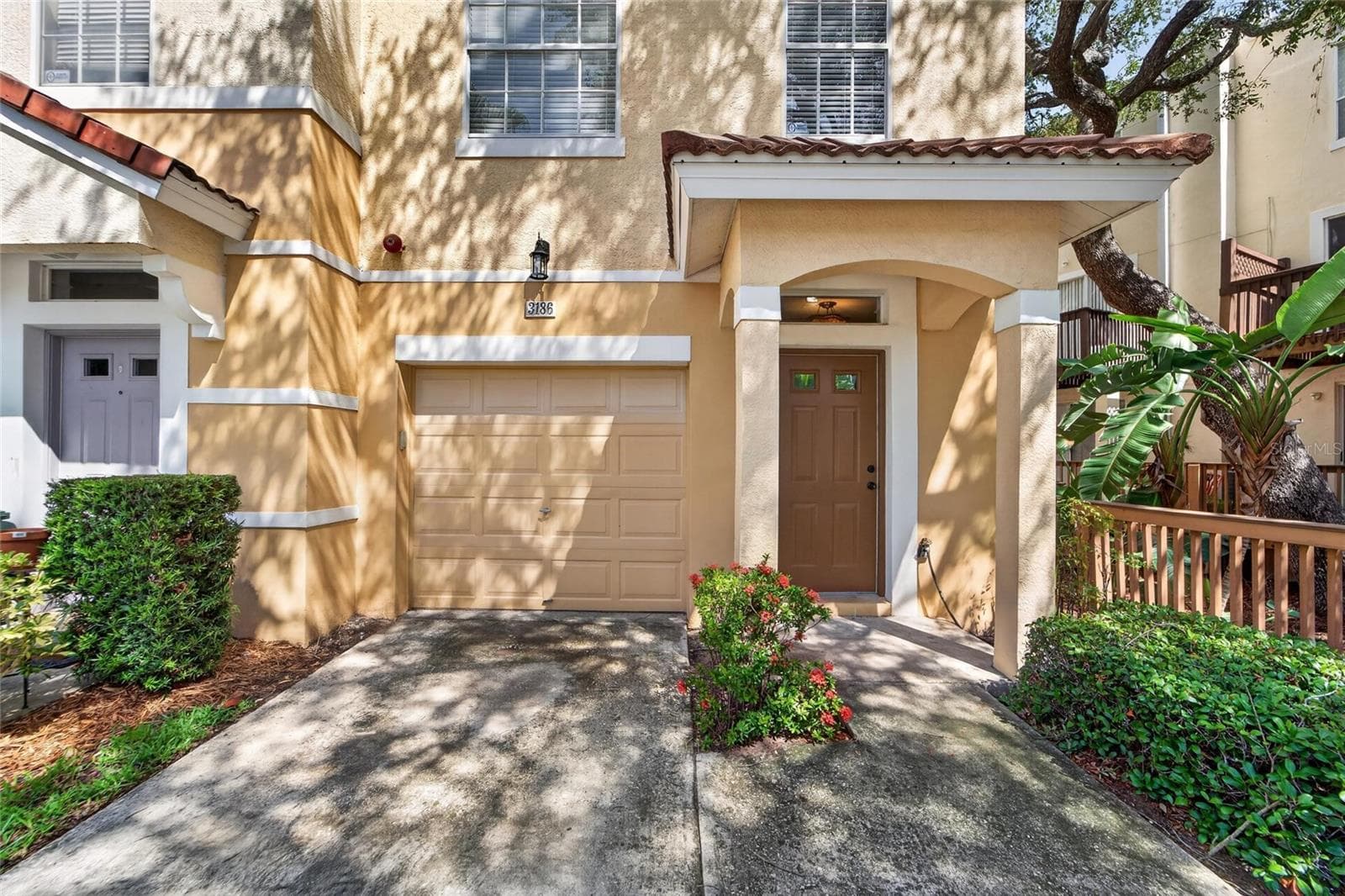 Townhouse at 3186 BAYSHORE OAKS DR, TAMPA, photo 2 of 60