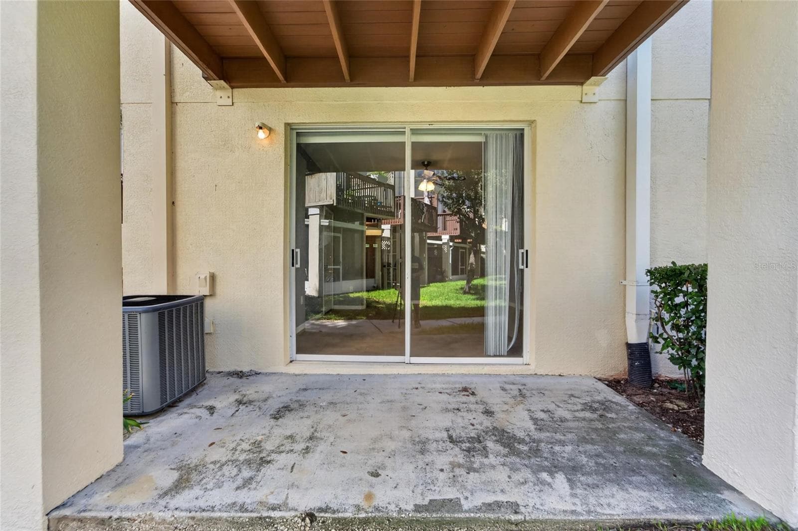 Townhouse at 3186 BAYSHORE OAKS DR, TAMPA, photo 57 of 60