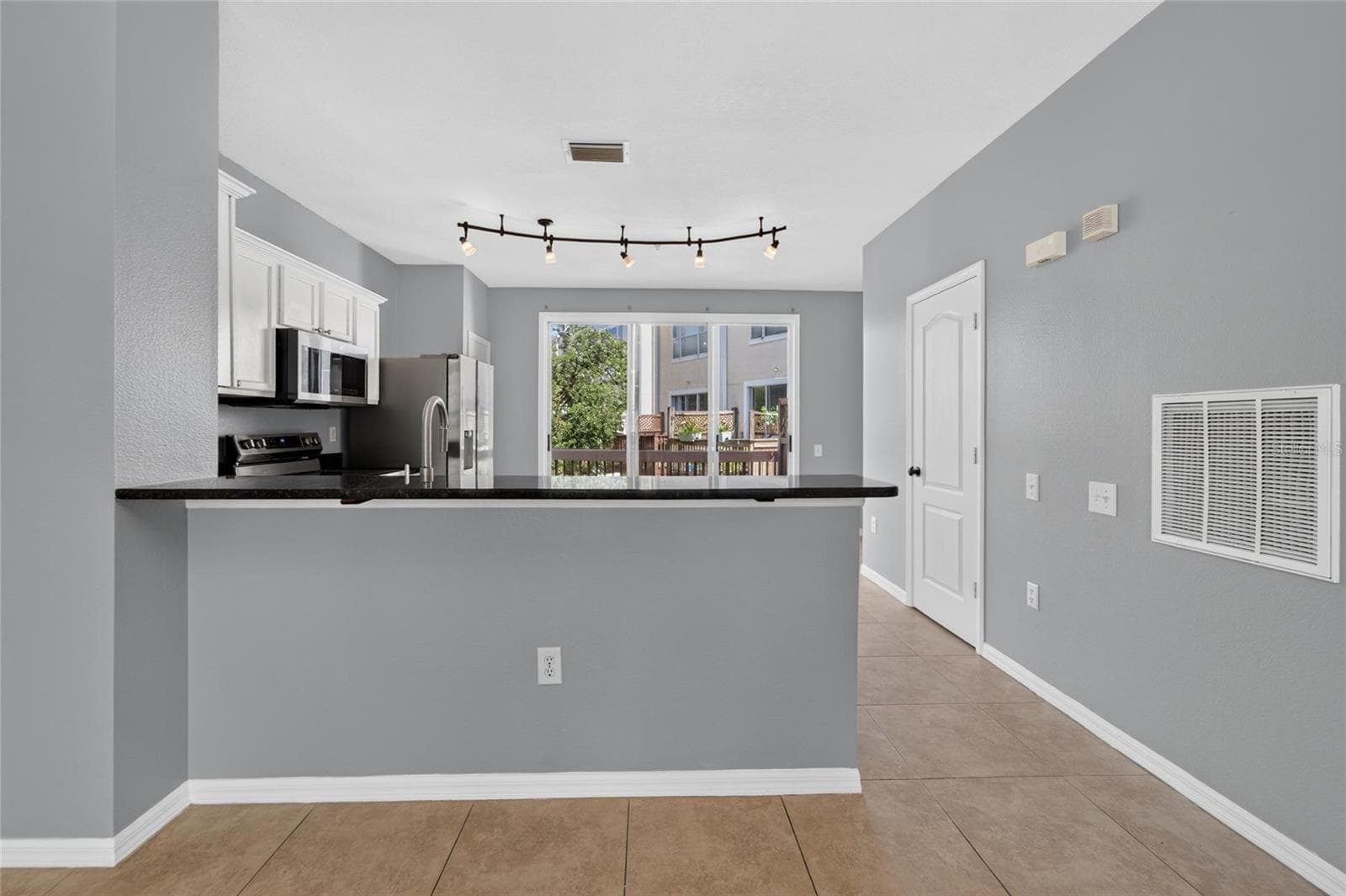 Kitchen/bar area - 3186 BAYSHORE OAKS DR, TAMPA