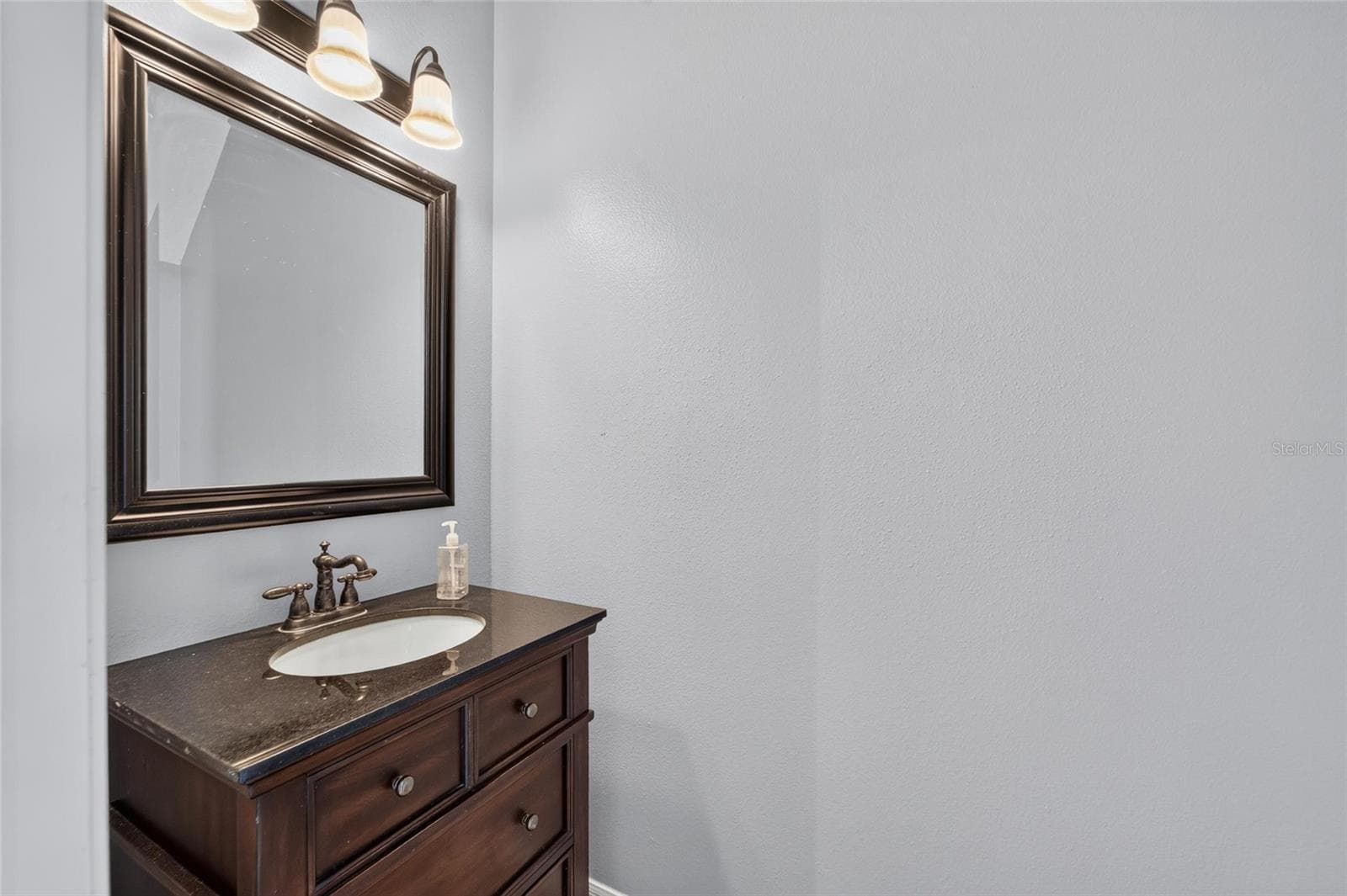1/2 bathroom - 3186 BAYSHORE OAKS DR, TAMPA