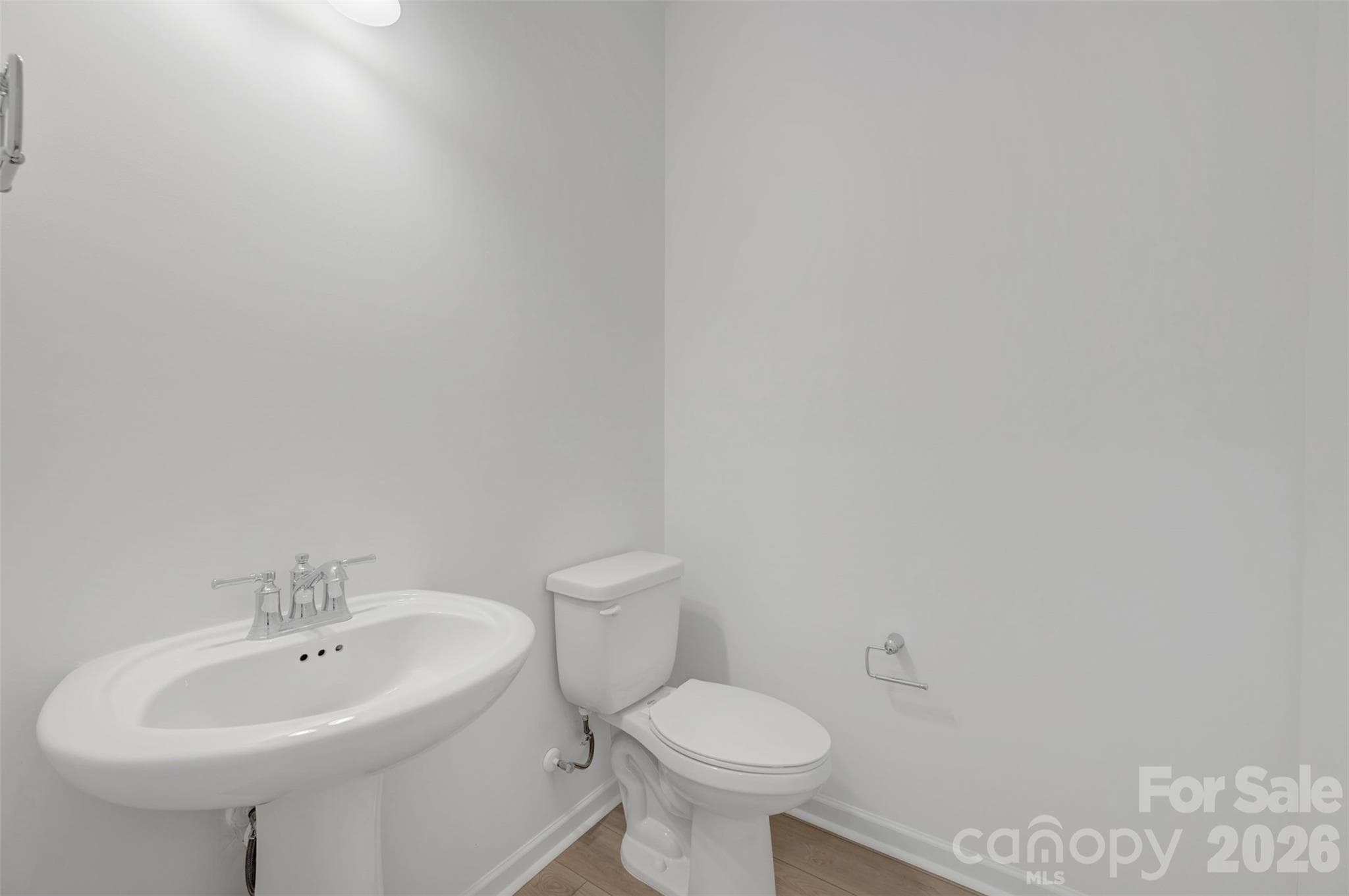 Powder room - 1493 Kate Cecil Way, York