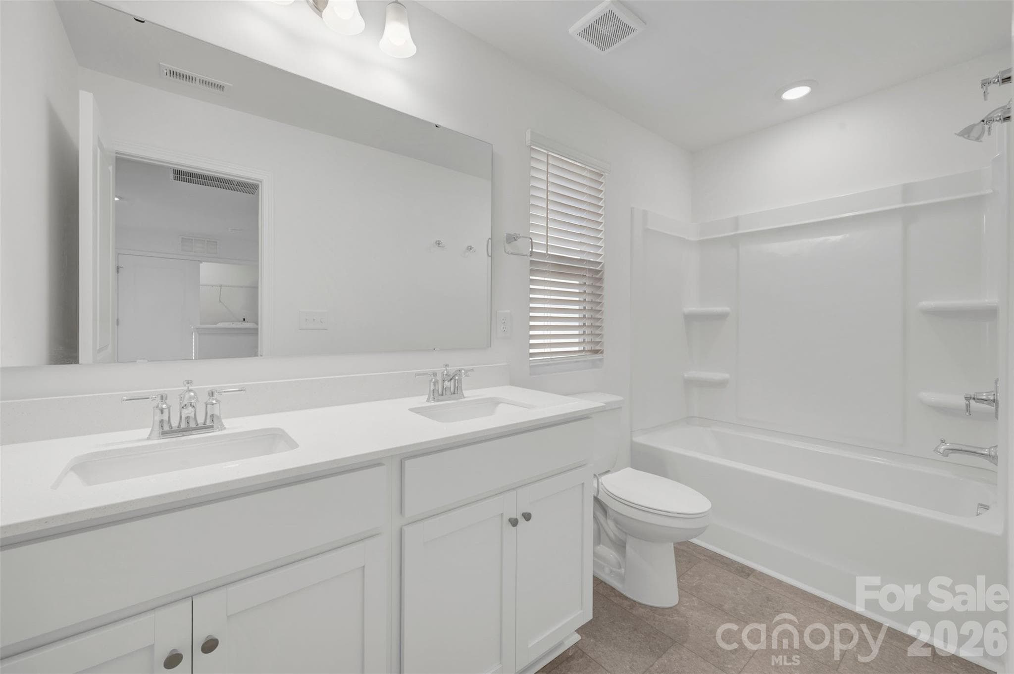 Secondary bathroom - 1493 Kate Cecil Way, York