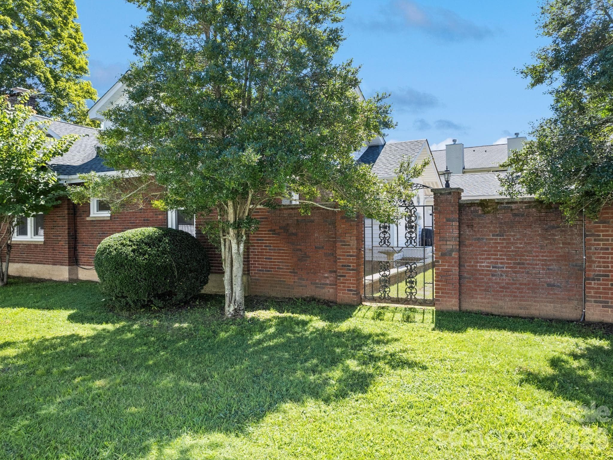 Your own enclosed courtyard - 50 Epsom Street, Waynesville