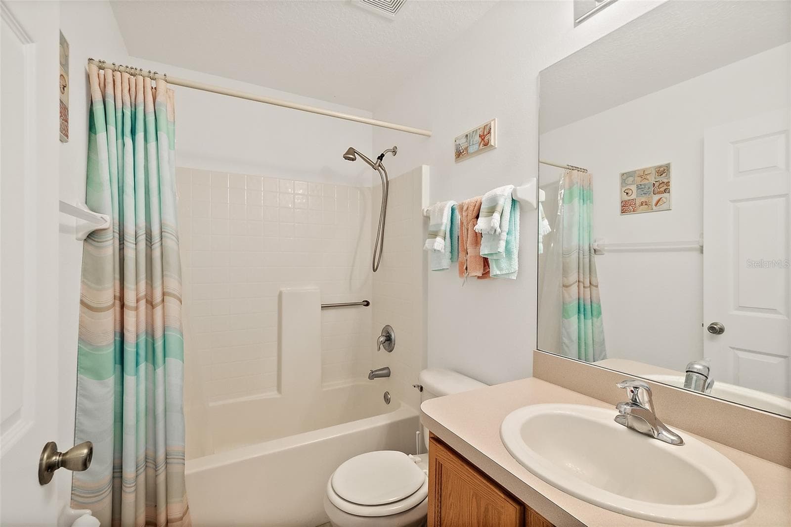 Guest Bathroom - 3 PINE BUD PL, PALM COAST